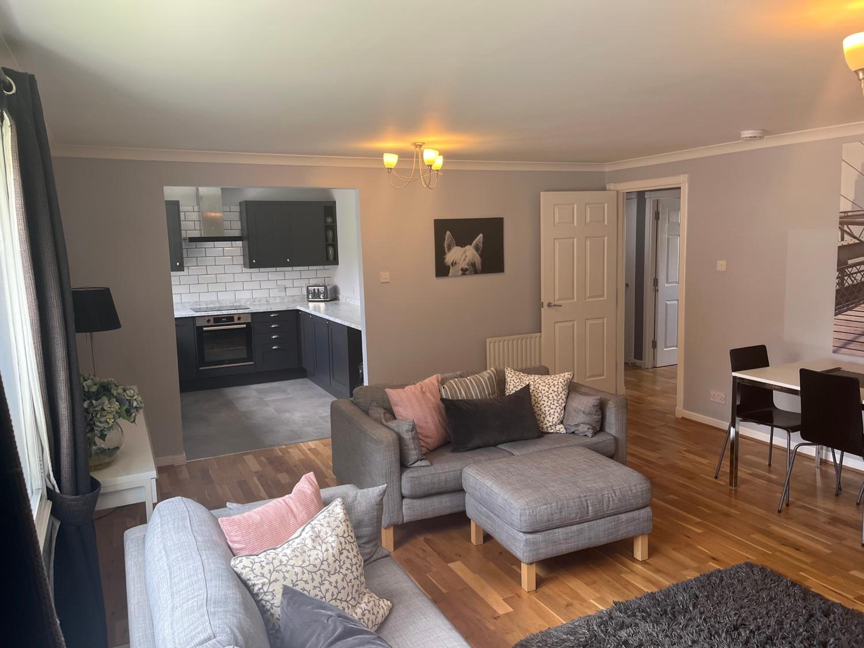 Flat Two, 212 Eaglesham Road, East Kilbride, Glasgow view 4