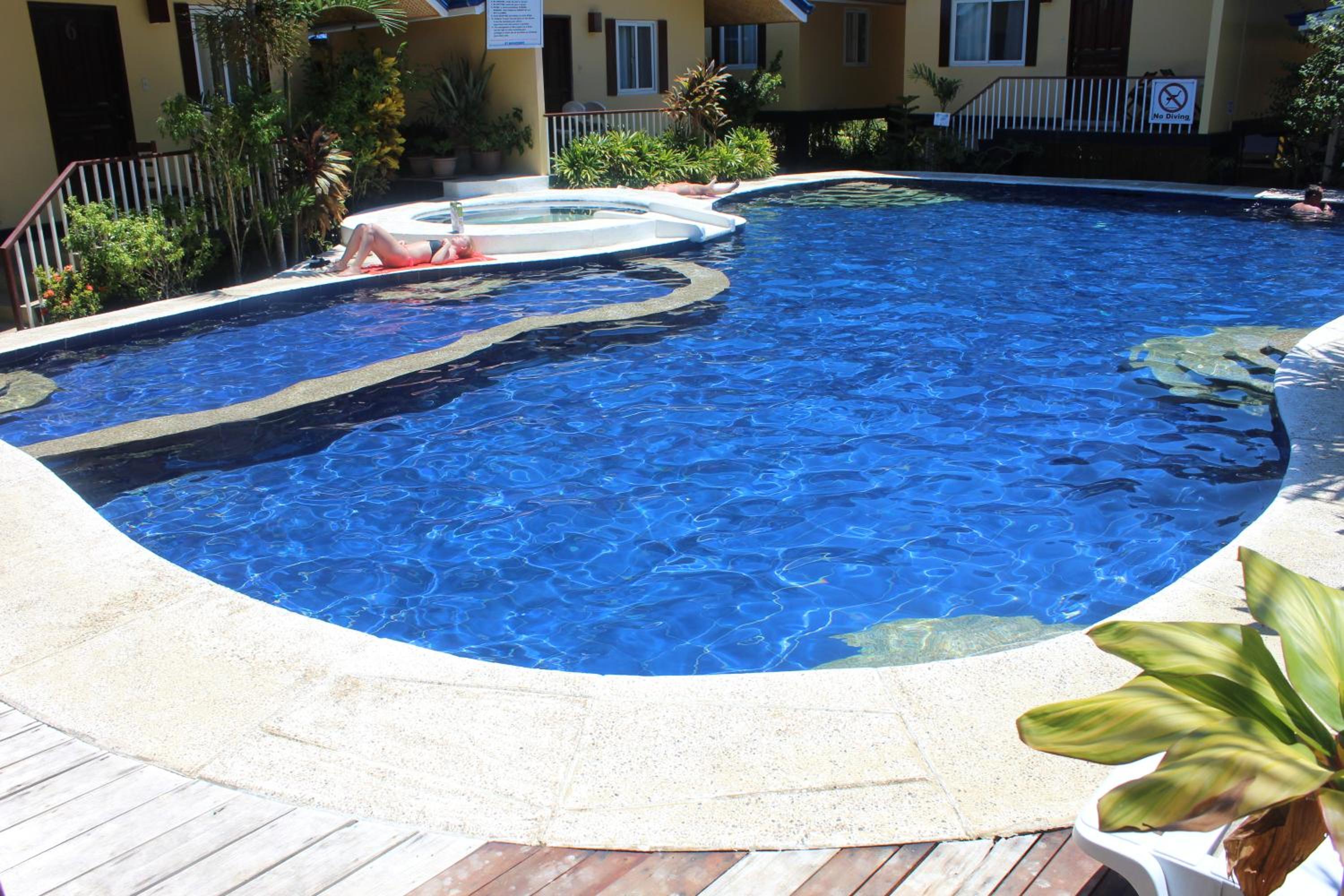 Blue Lagoon Inn & Suites