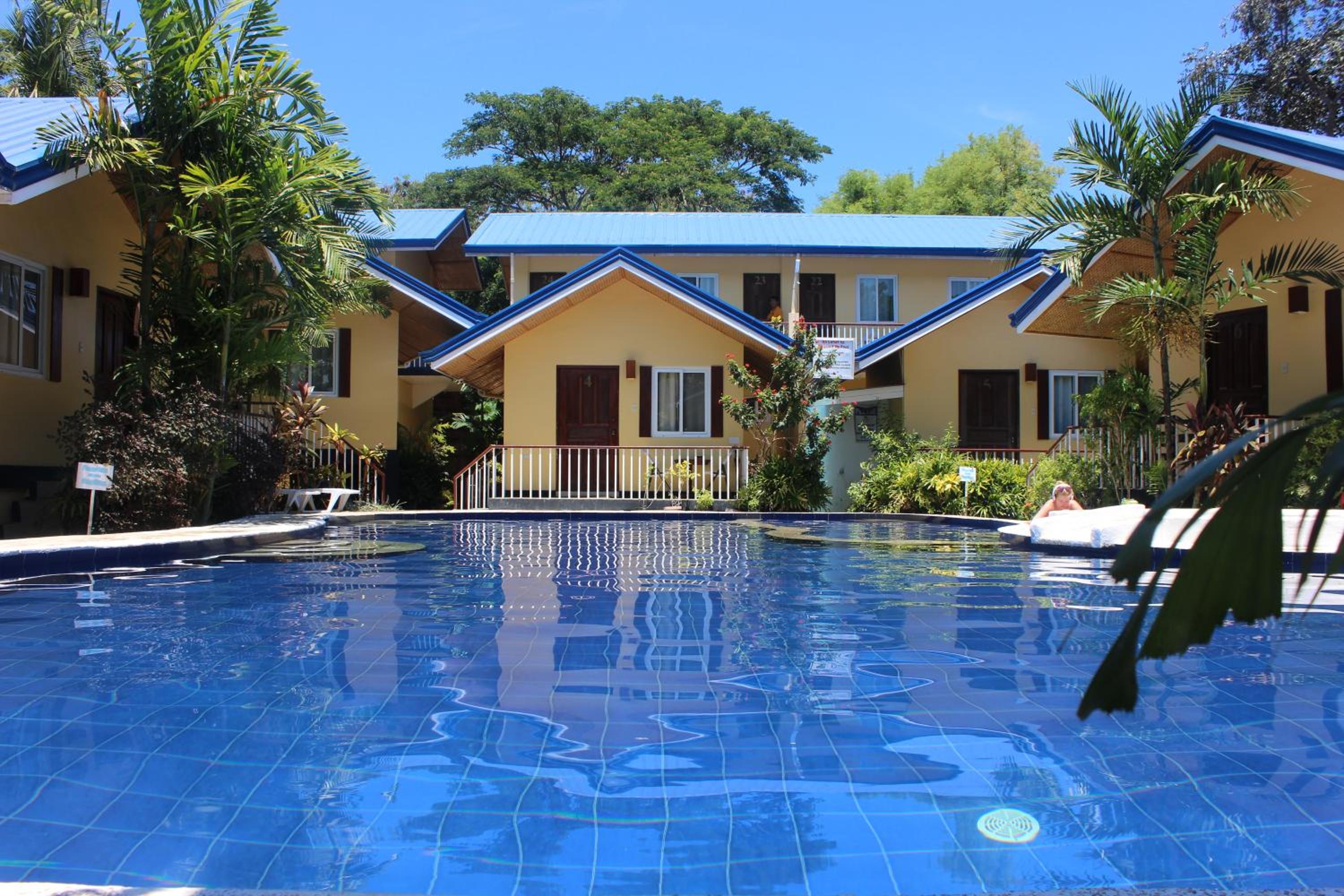 Blue Lagoon Inn & Suites