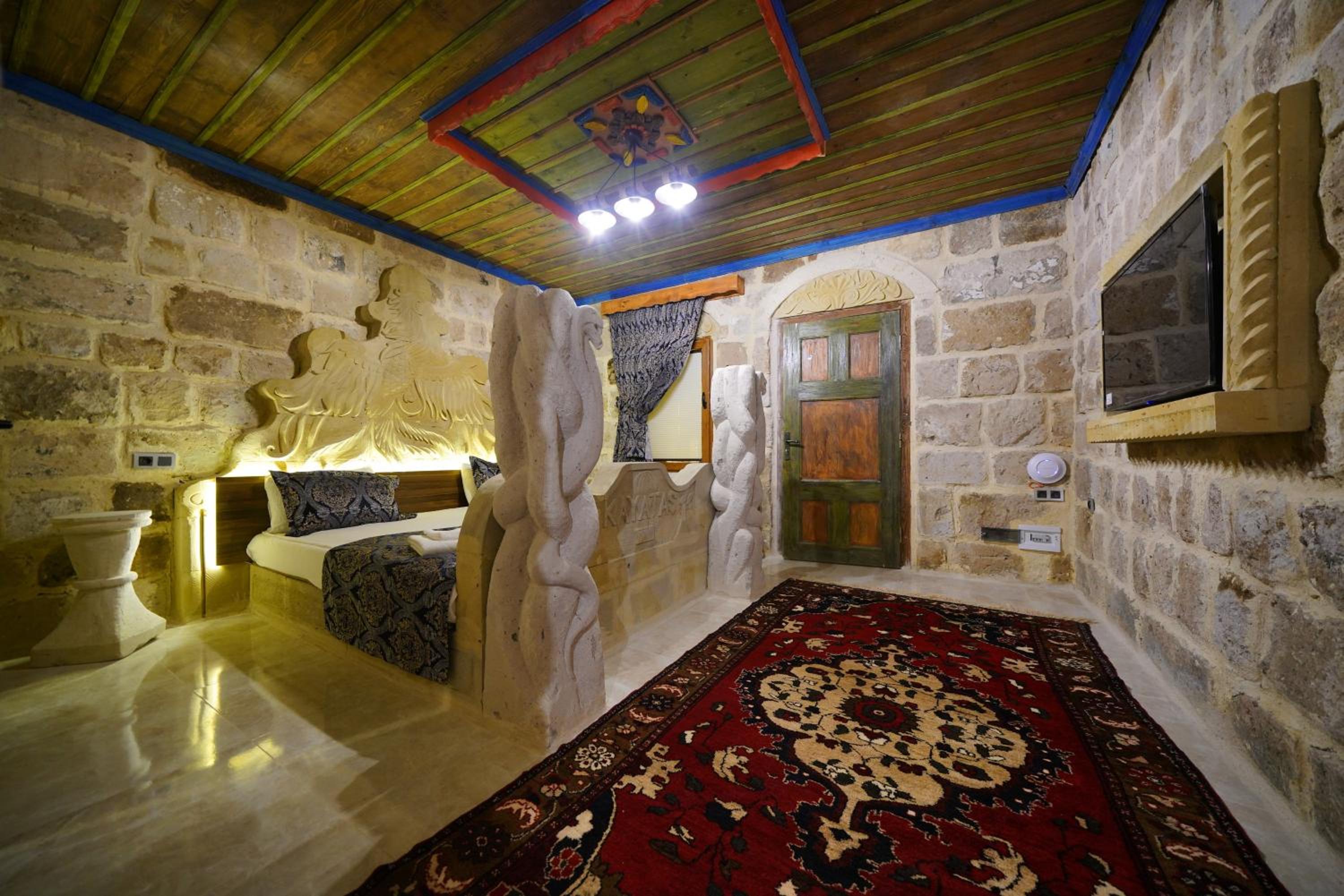 Kayatas Cave Suites - Image 98