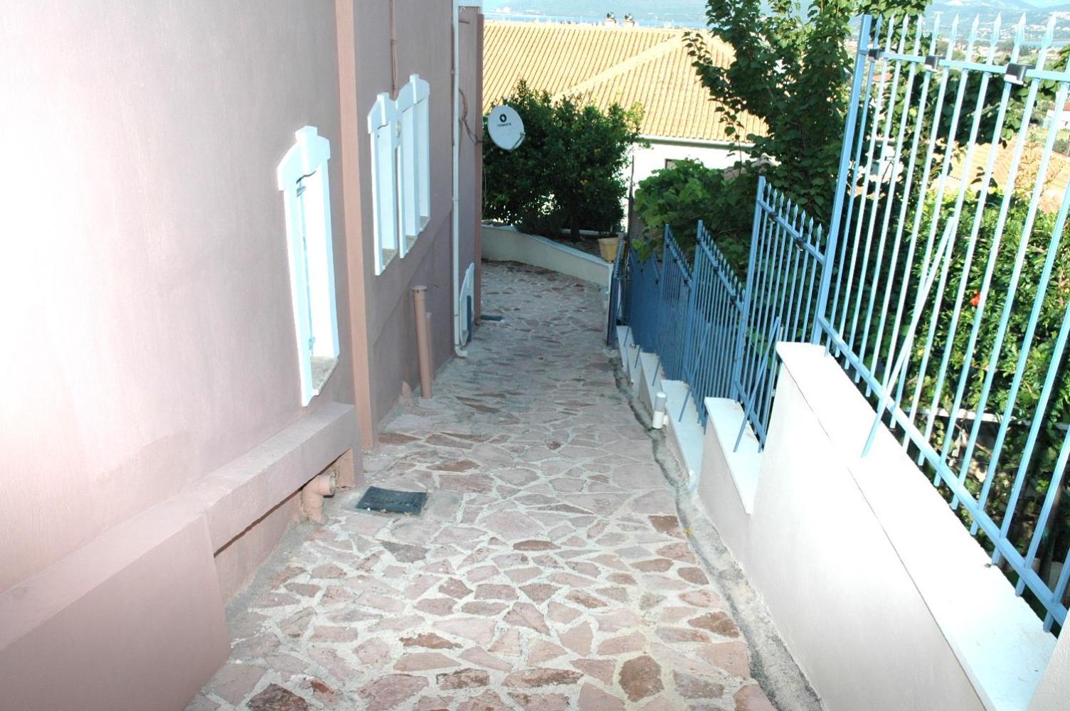 A L' AISE STUDIOS view 2
