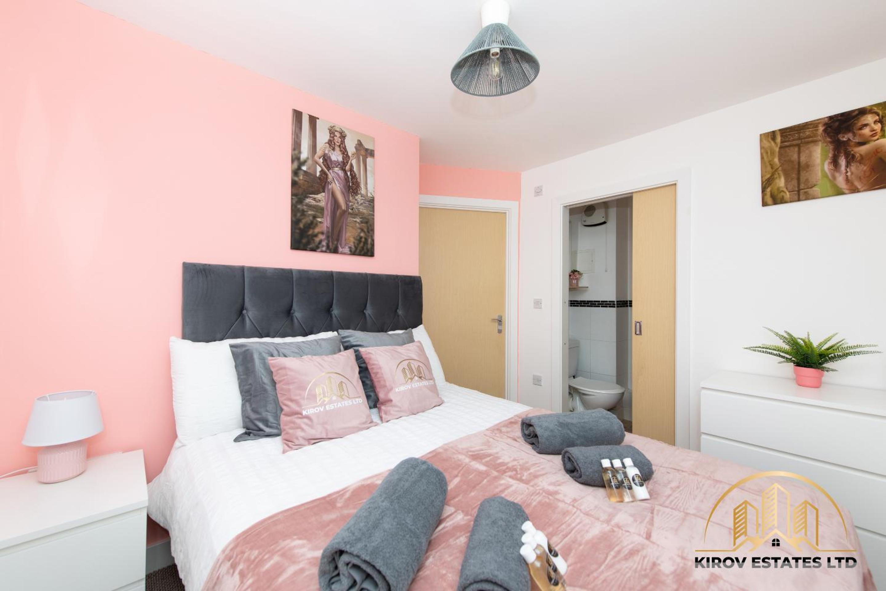 Aphrodite Apartment - The Lust of Town view 2