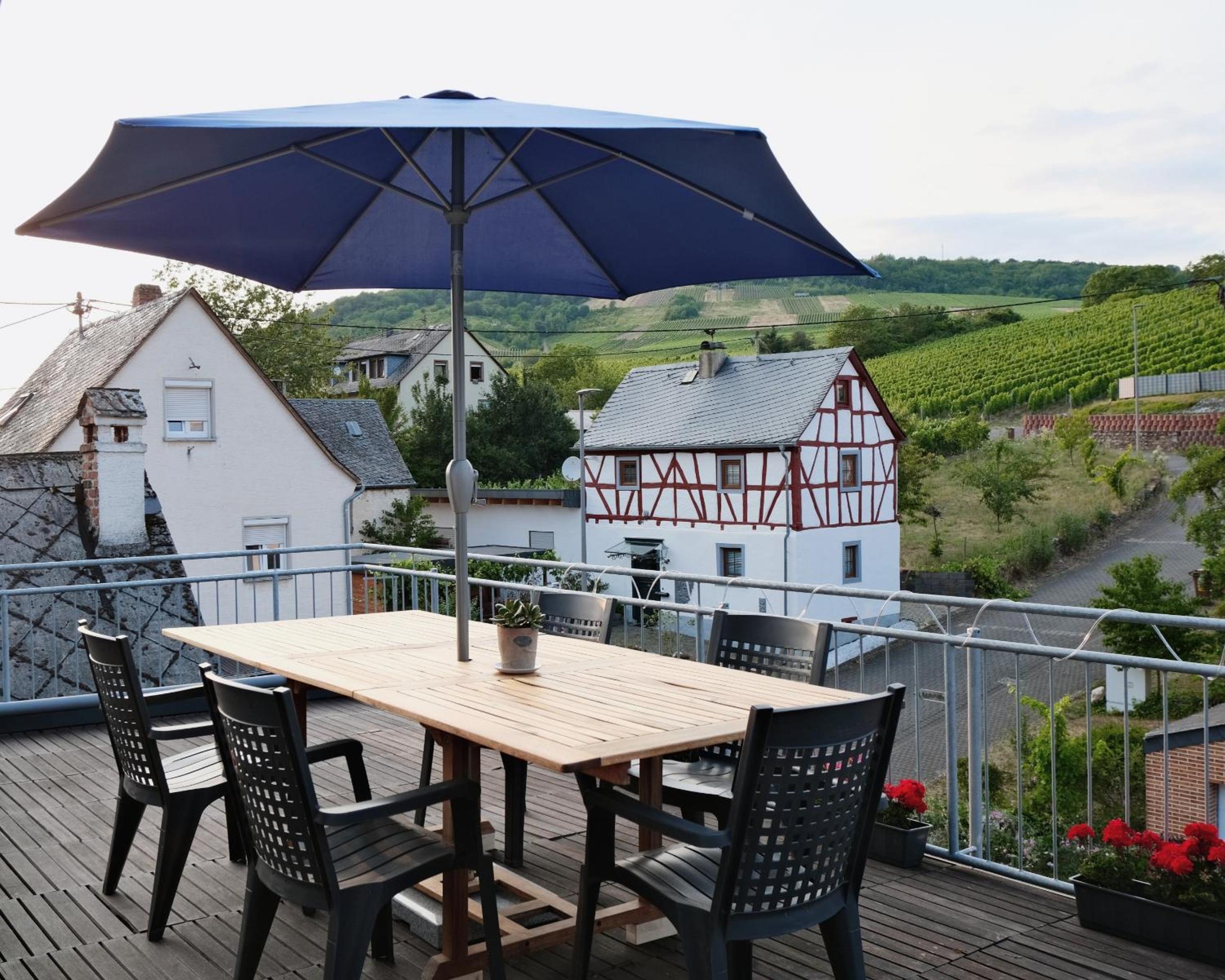 Blue Lagoon Holiday Apartments & Double Room with Balcony
