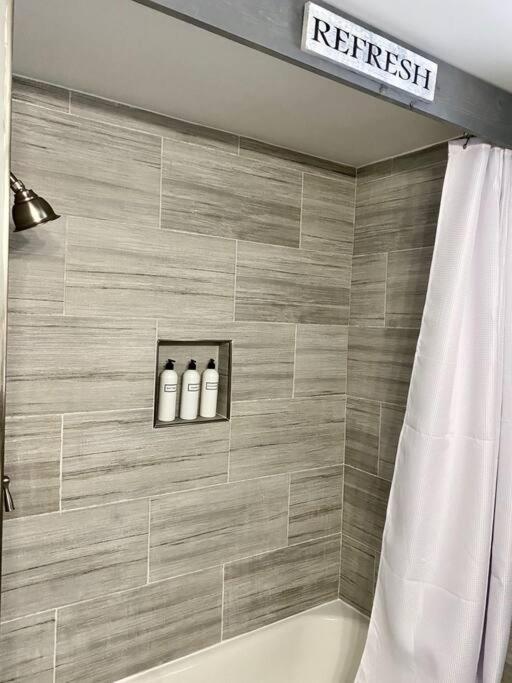 Rustic Elegance 3BDR Stylish Farmhouse Getaway view 2