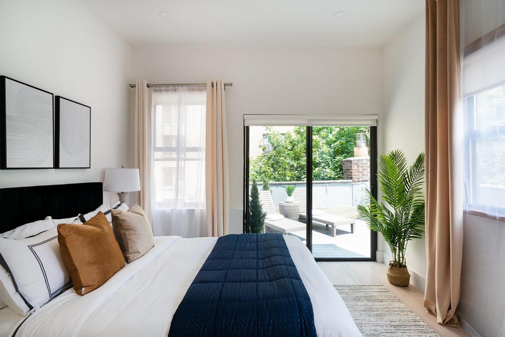 78-4A 2BR Duplex with a Balcony Prime UES