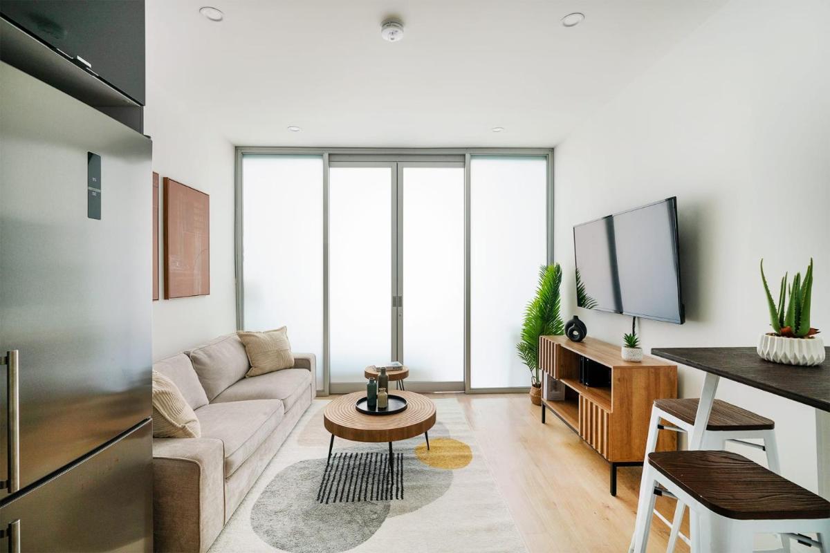 78-3C Newly renovated 1BR WD Walk 2 Central Park