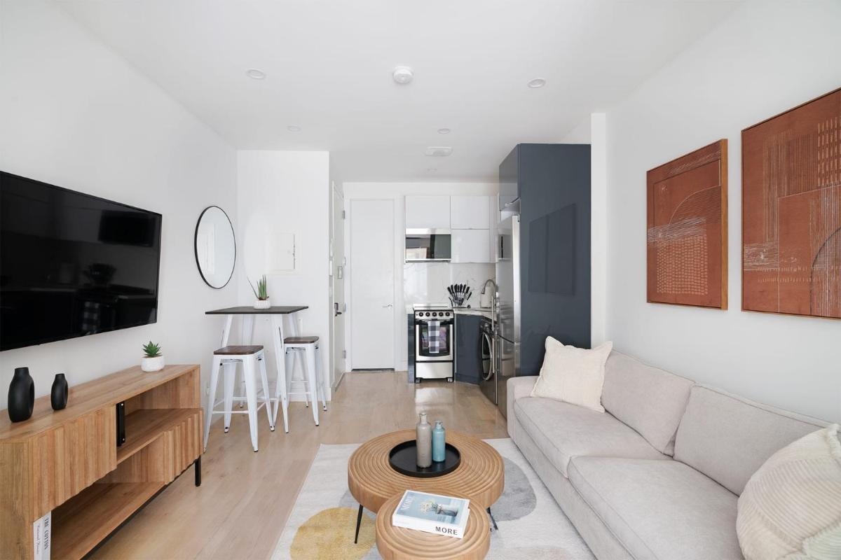 78-3C Newly renovated 1BR WD Walk 2 Central Park