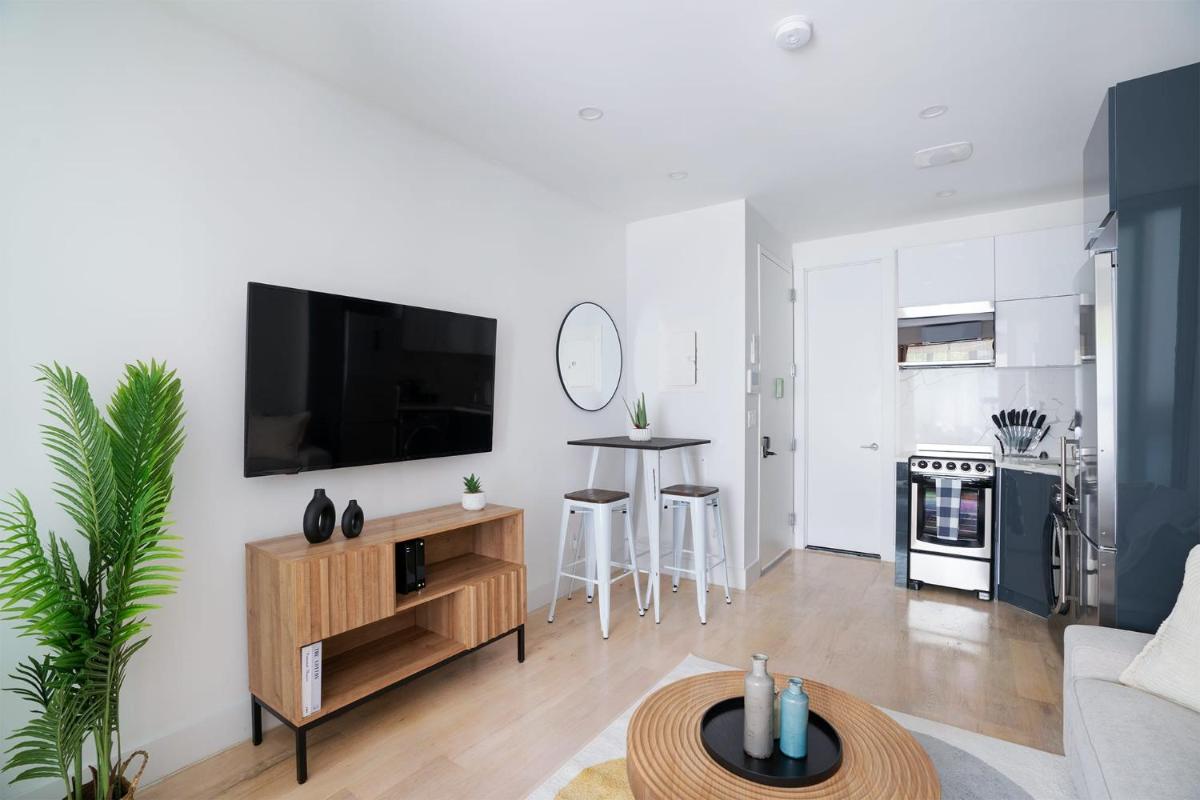 78-3C Newly renovated 1BR WD Walk 2 Central Park