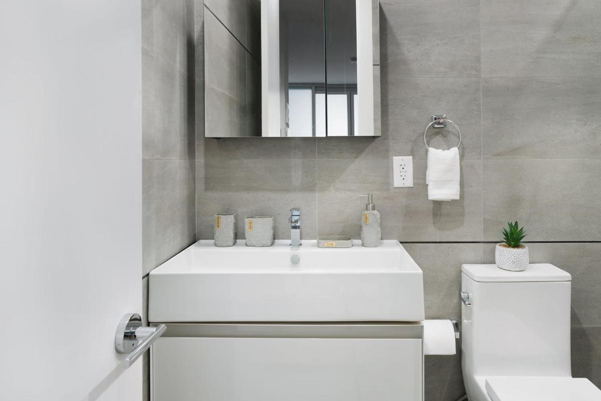 78-3C Newly renovated 1BR WD Walk 2 Central Park