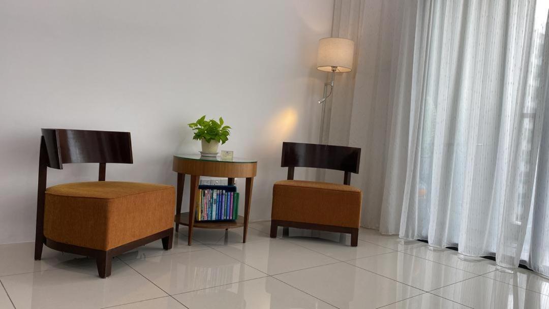 HomeNest JB City Poolview suite by Cozy Home