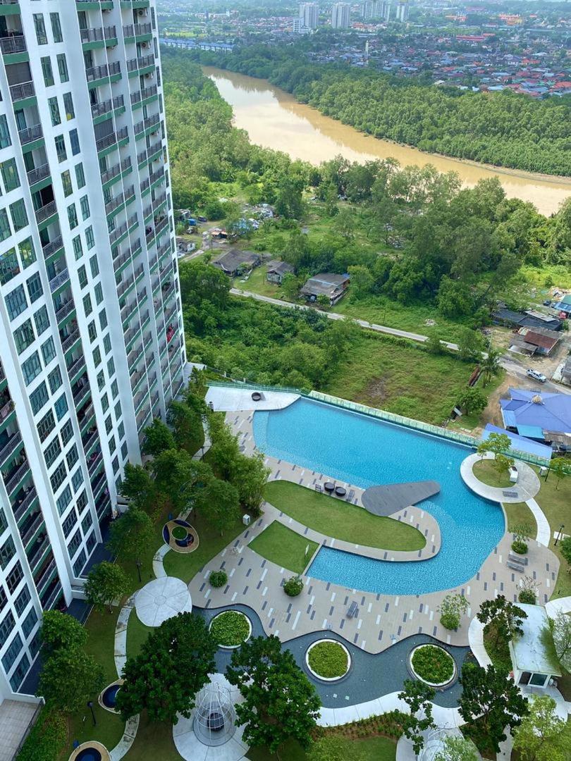 HomeNest JB City Poolview suite by Cozy Home
