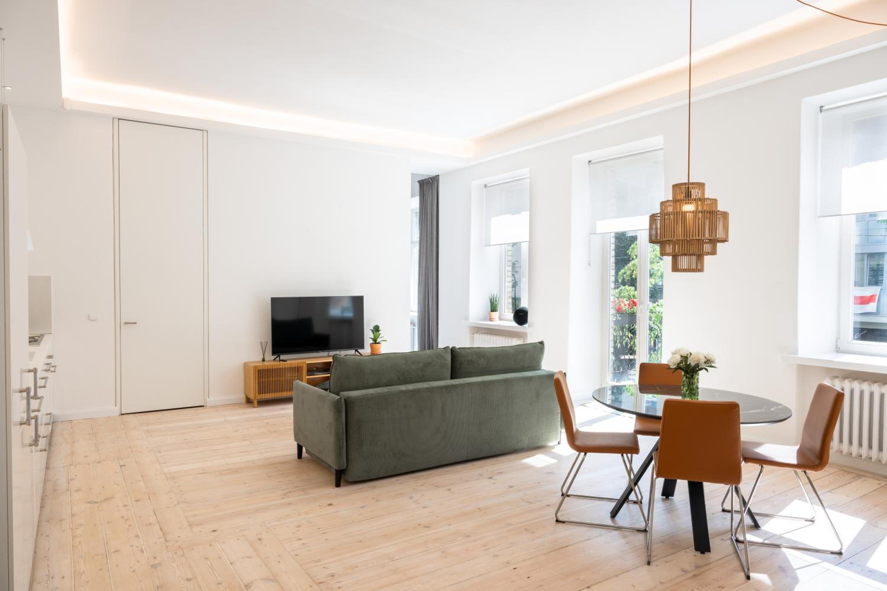 Spacious & cozy apartment close to old town view 3