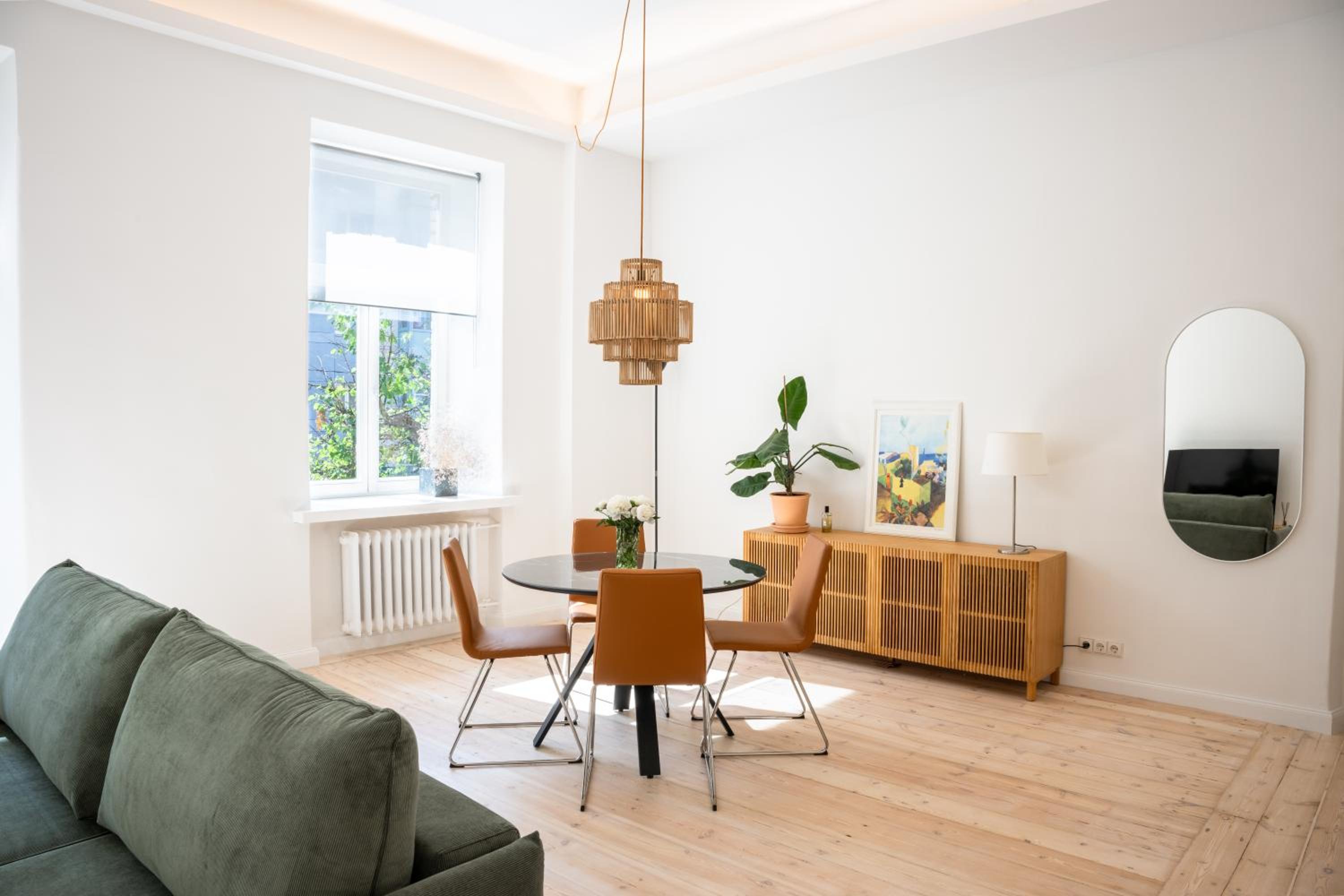 Spacious & cozy apartment close to old town view 2