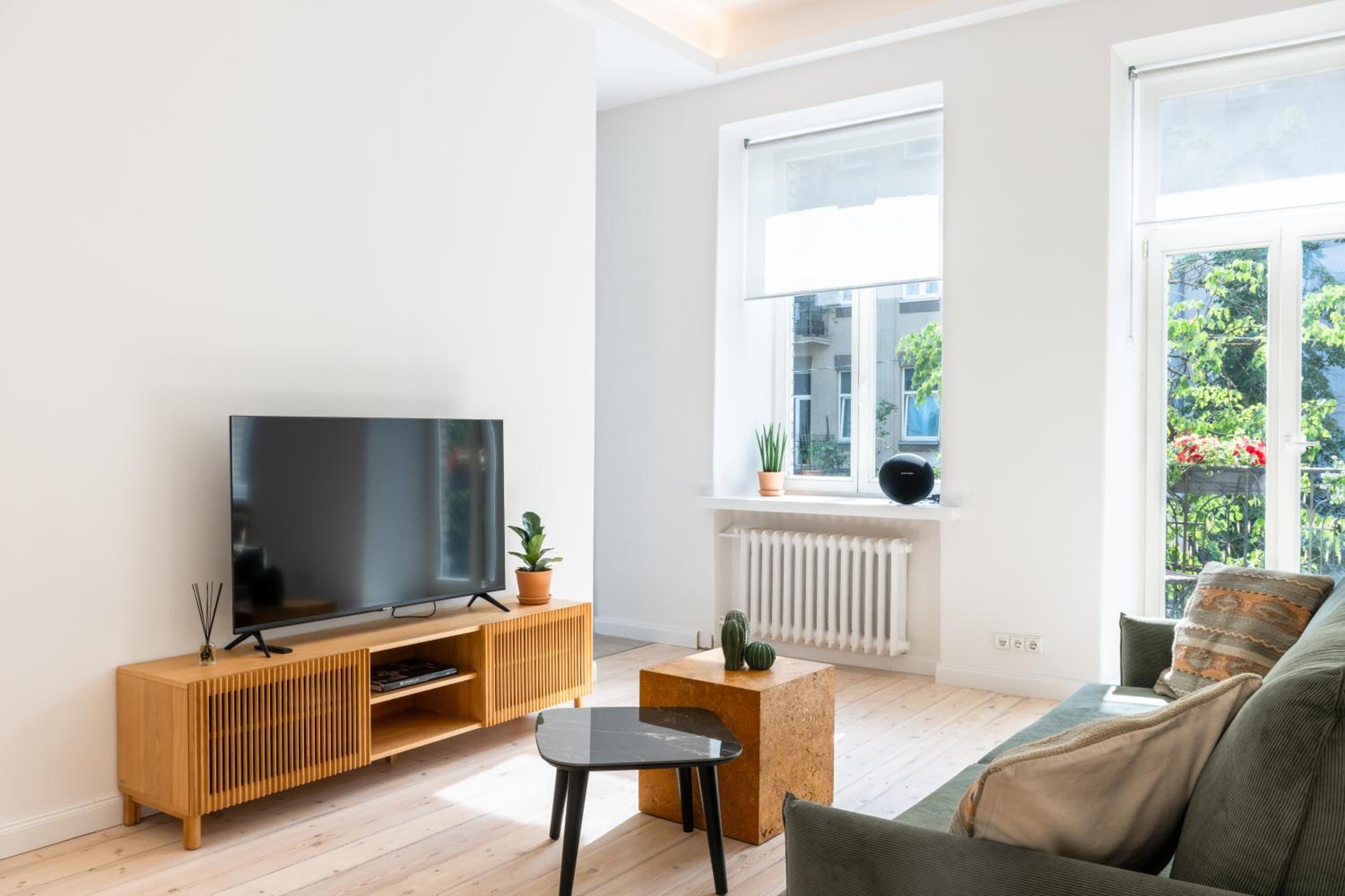 Spacious & cozy apartment close to old town view 5