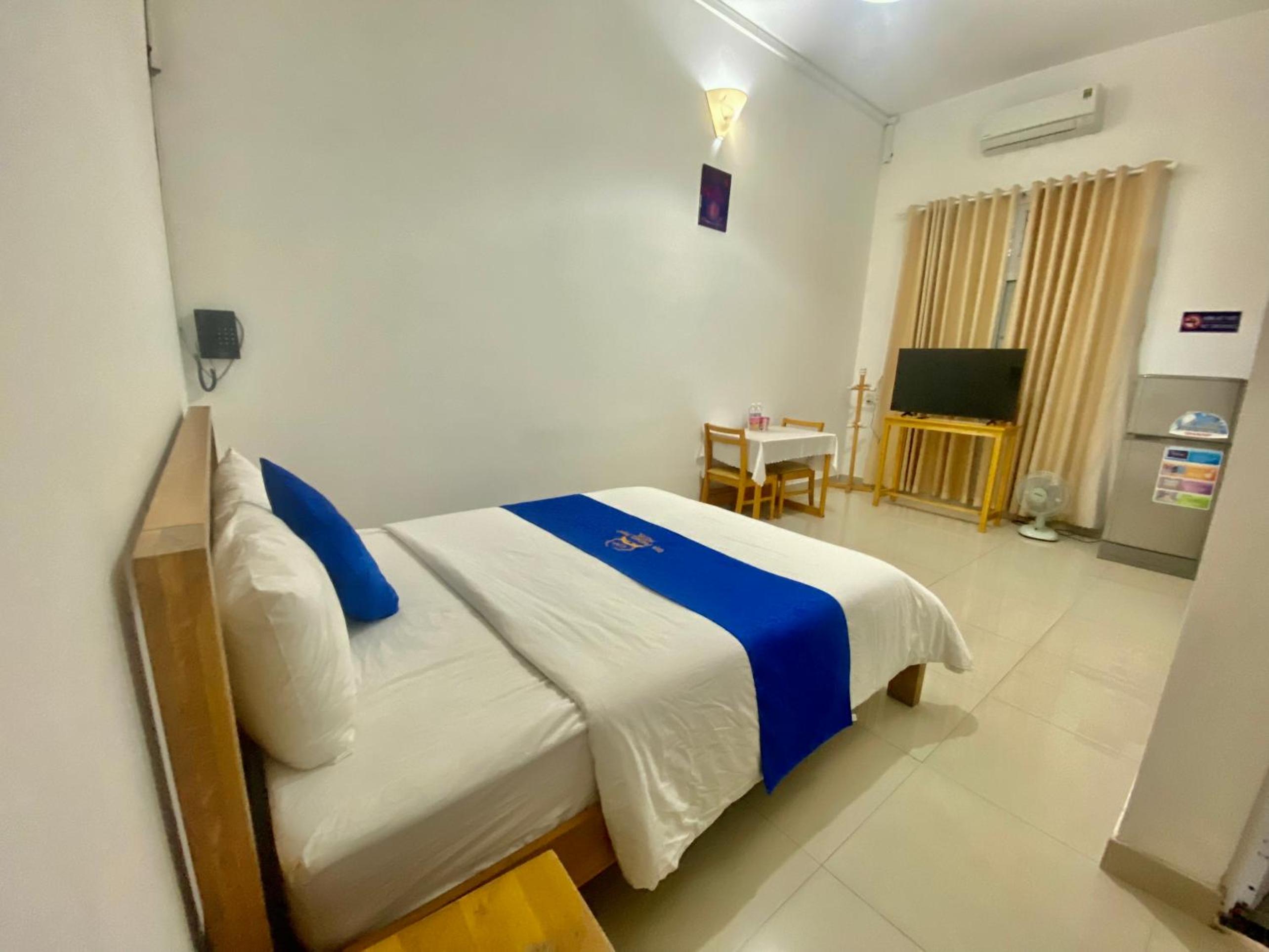hotel Gia Phong Phat view 2