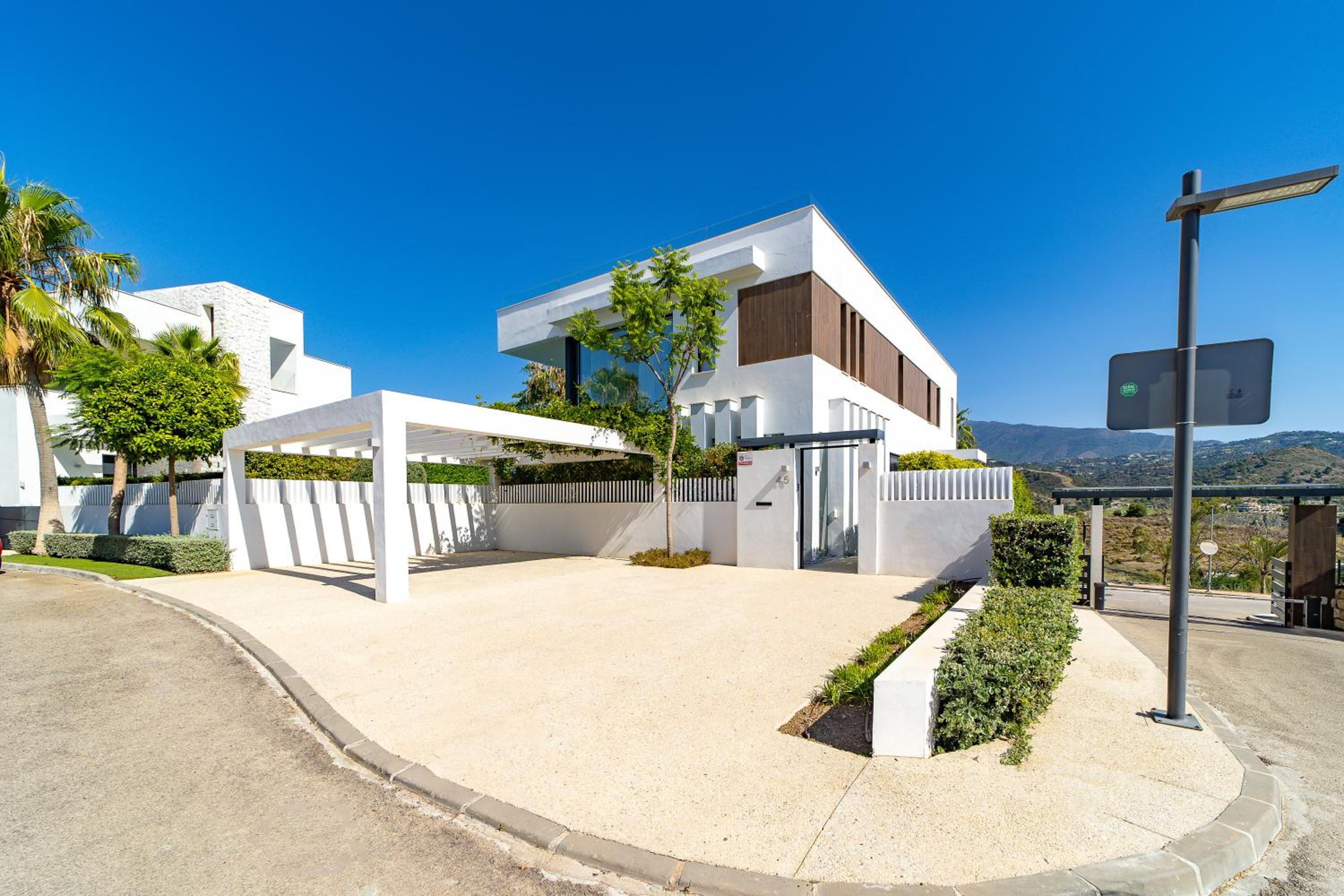Luxury Villa MBH