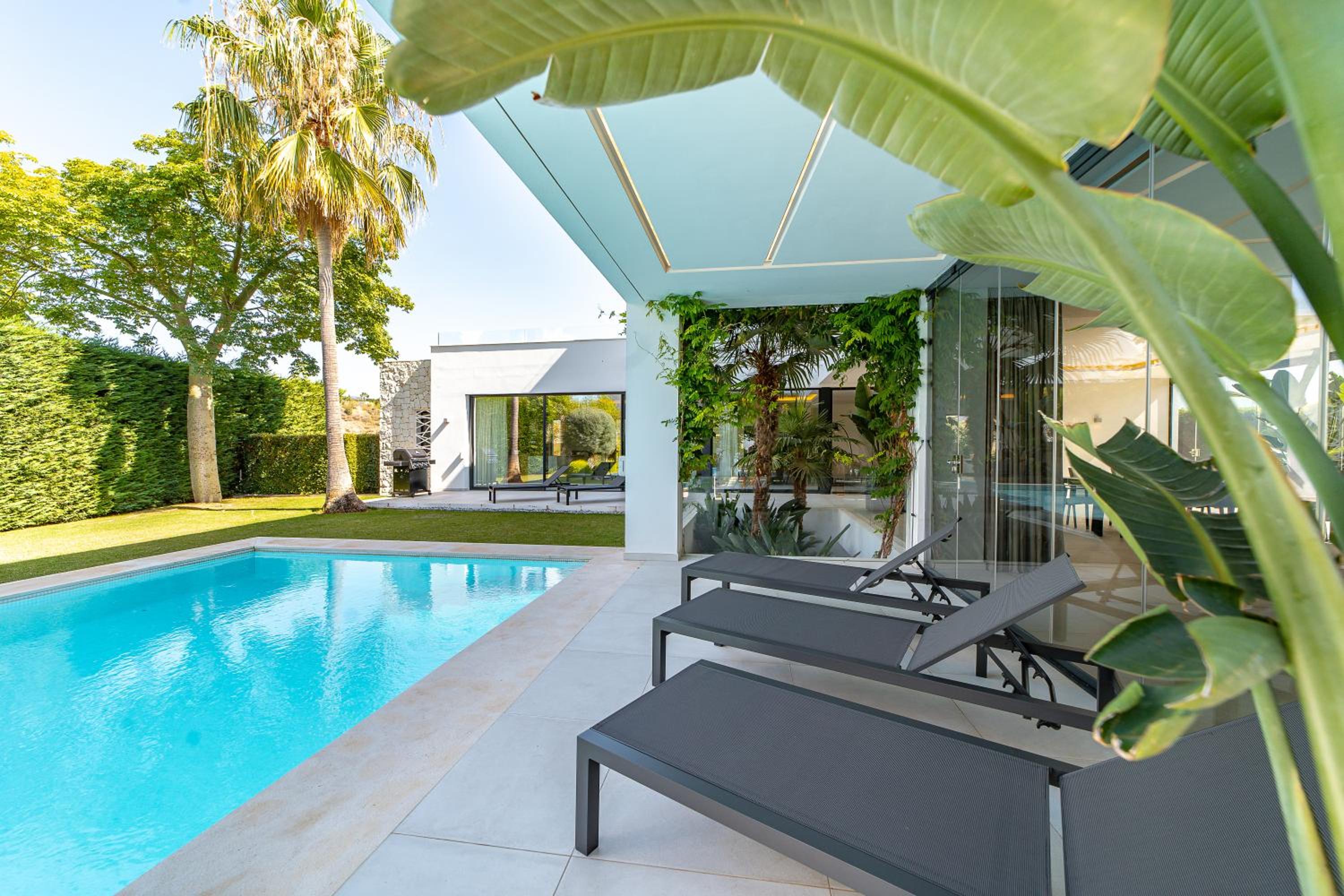Luxury Villa MBH