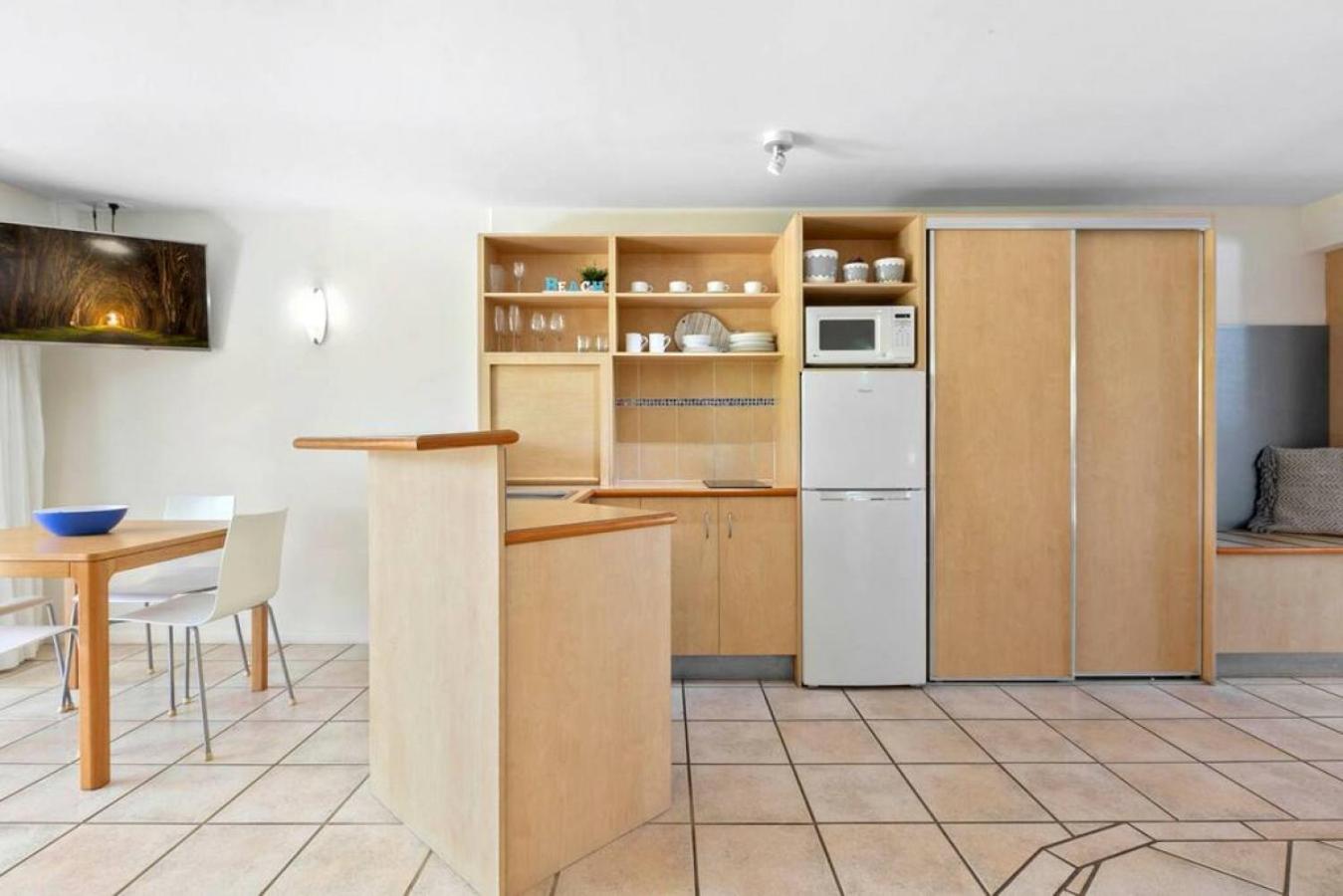 Pet friendly walk to Hastings St or Noosa River 11ATS