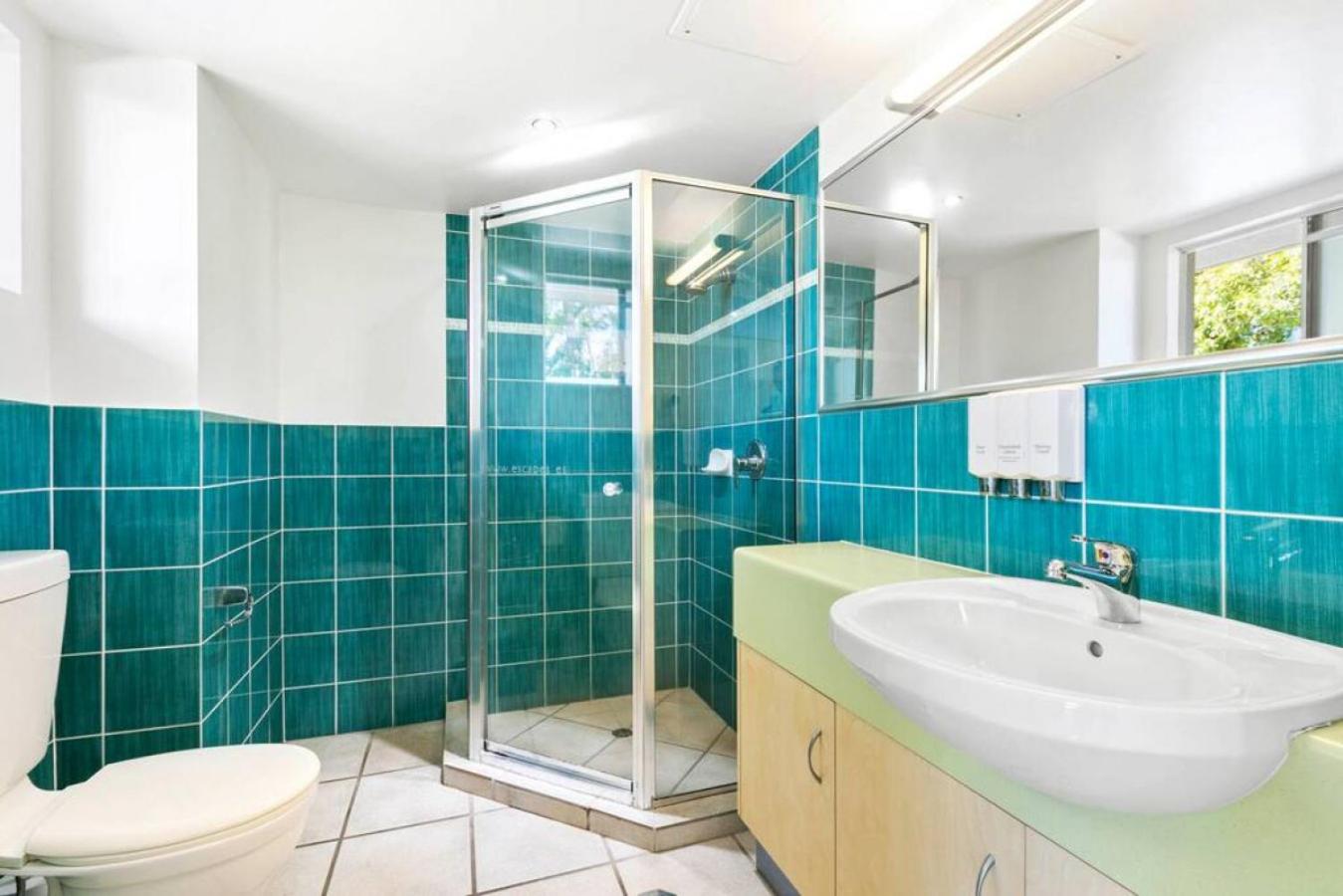 Pet friendly walk to Hastings St or Noosa River 11ATS