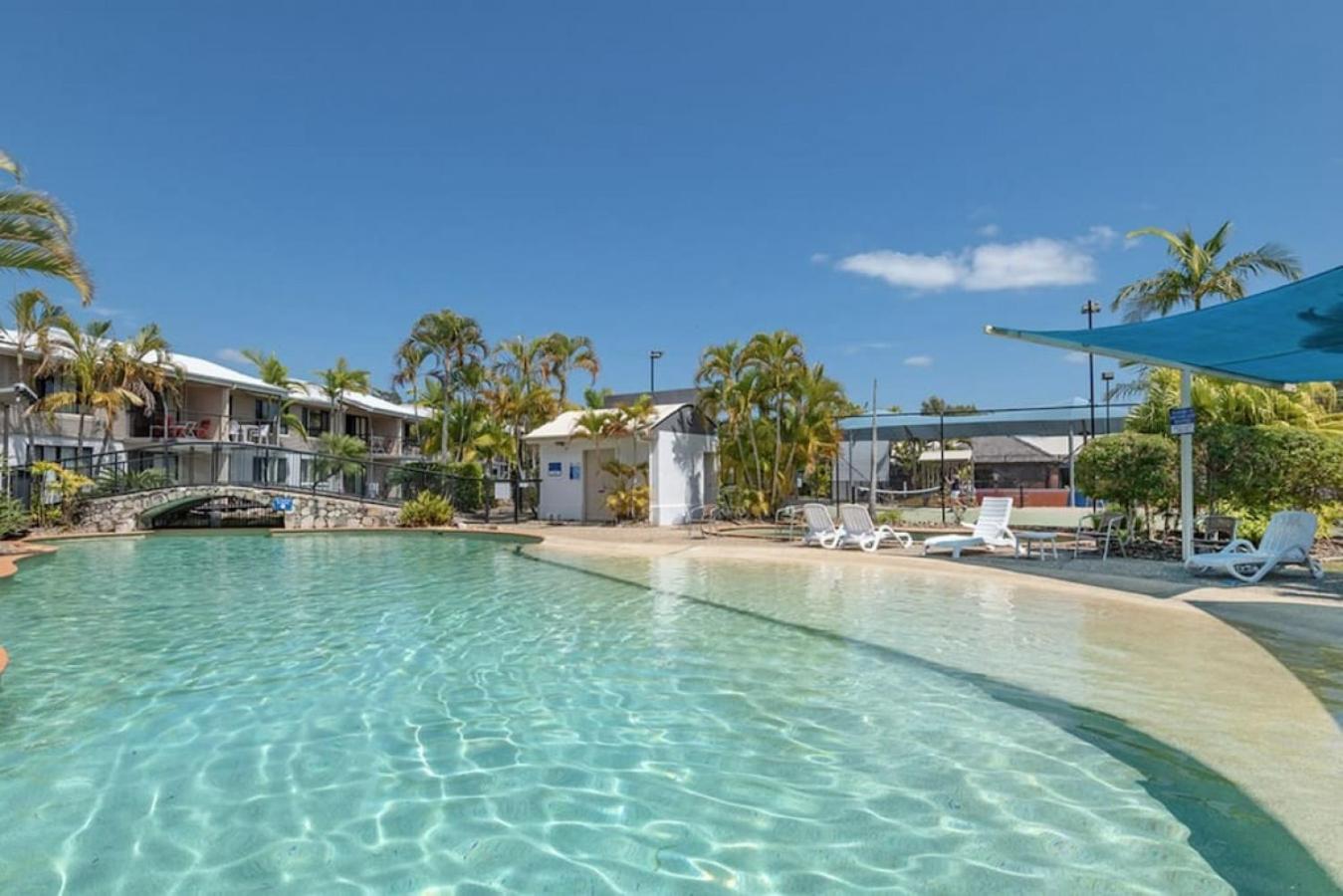 Paradise among the bright and breezy palms 118IP