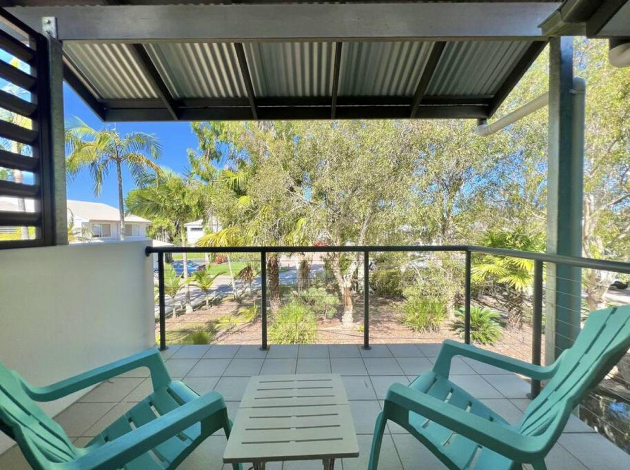 Paradise among the bright and breezy palms 118IP