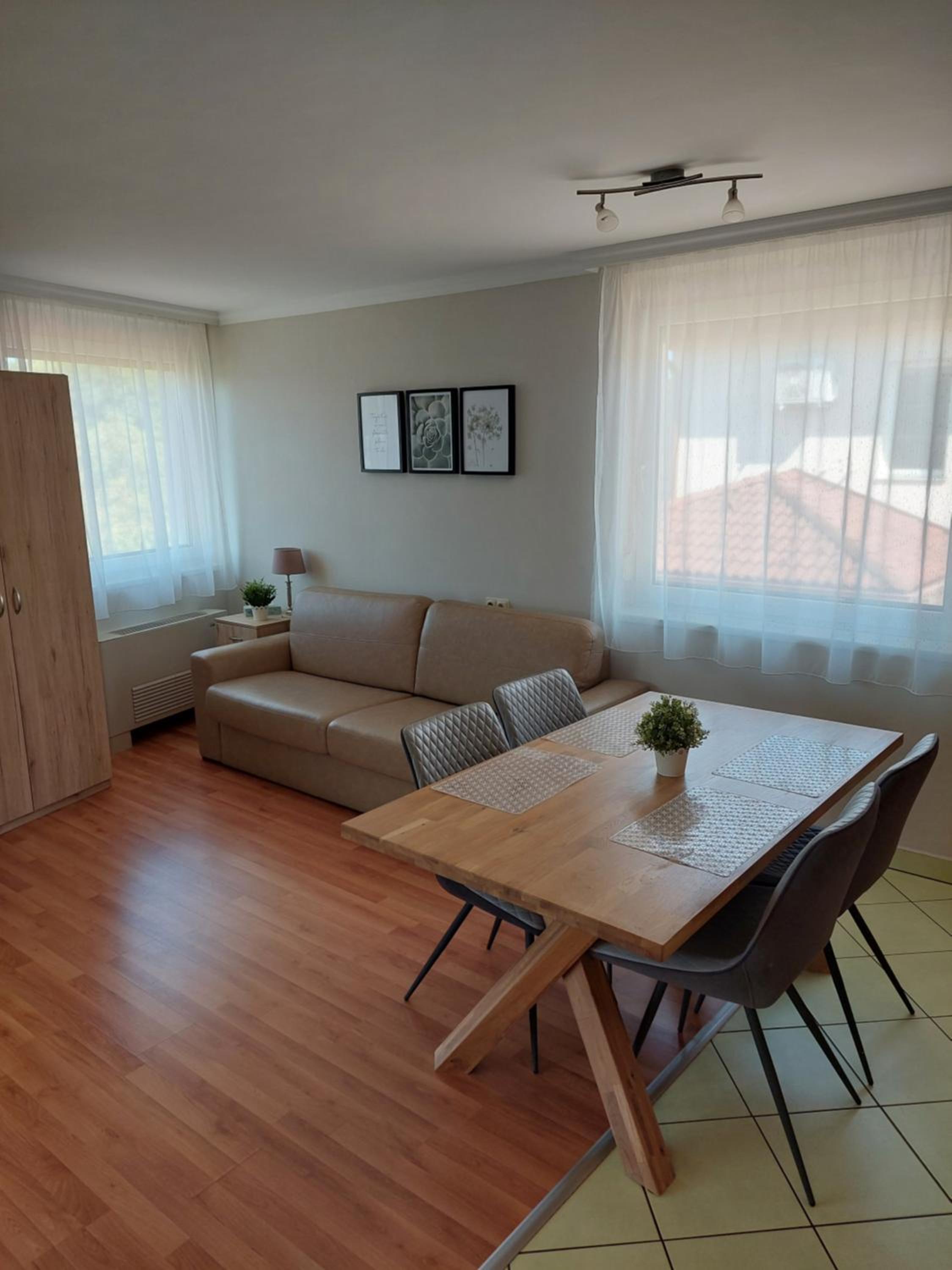 Elek Apartmanház