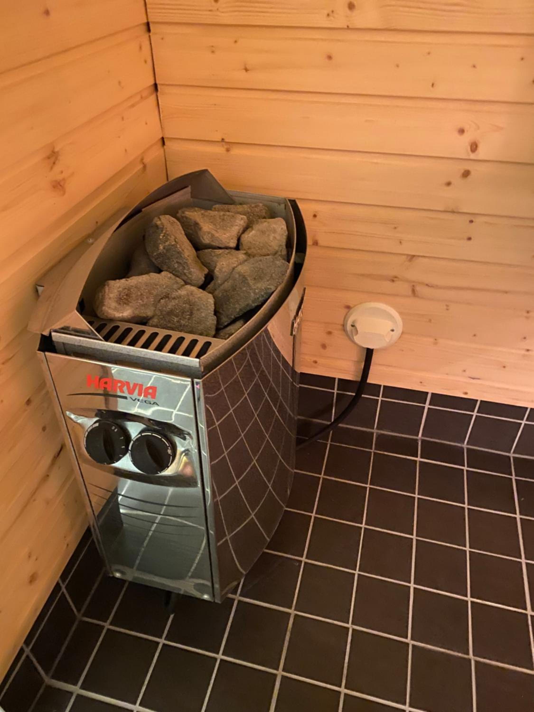 Rauhallinen asunto, sauna ja iso parveke - raitiovaunureitin varrella