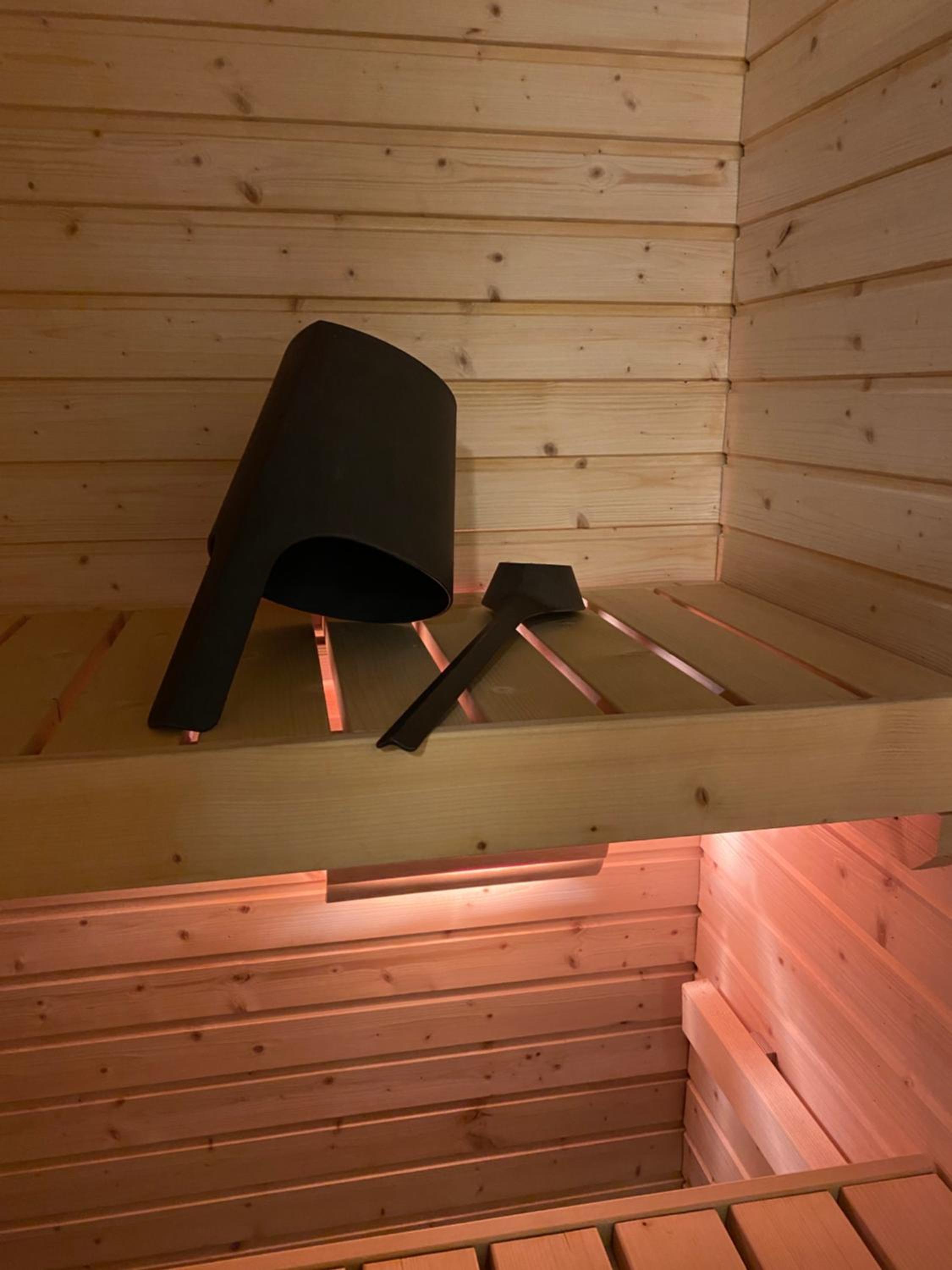 Rauhallinen asunto, sauna ja iso parveke - raitiovaunureitin varrella