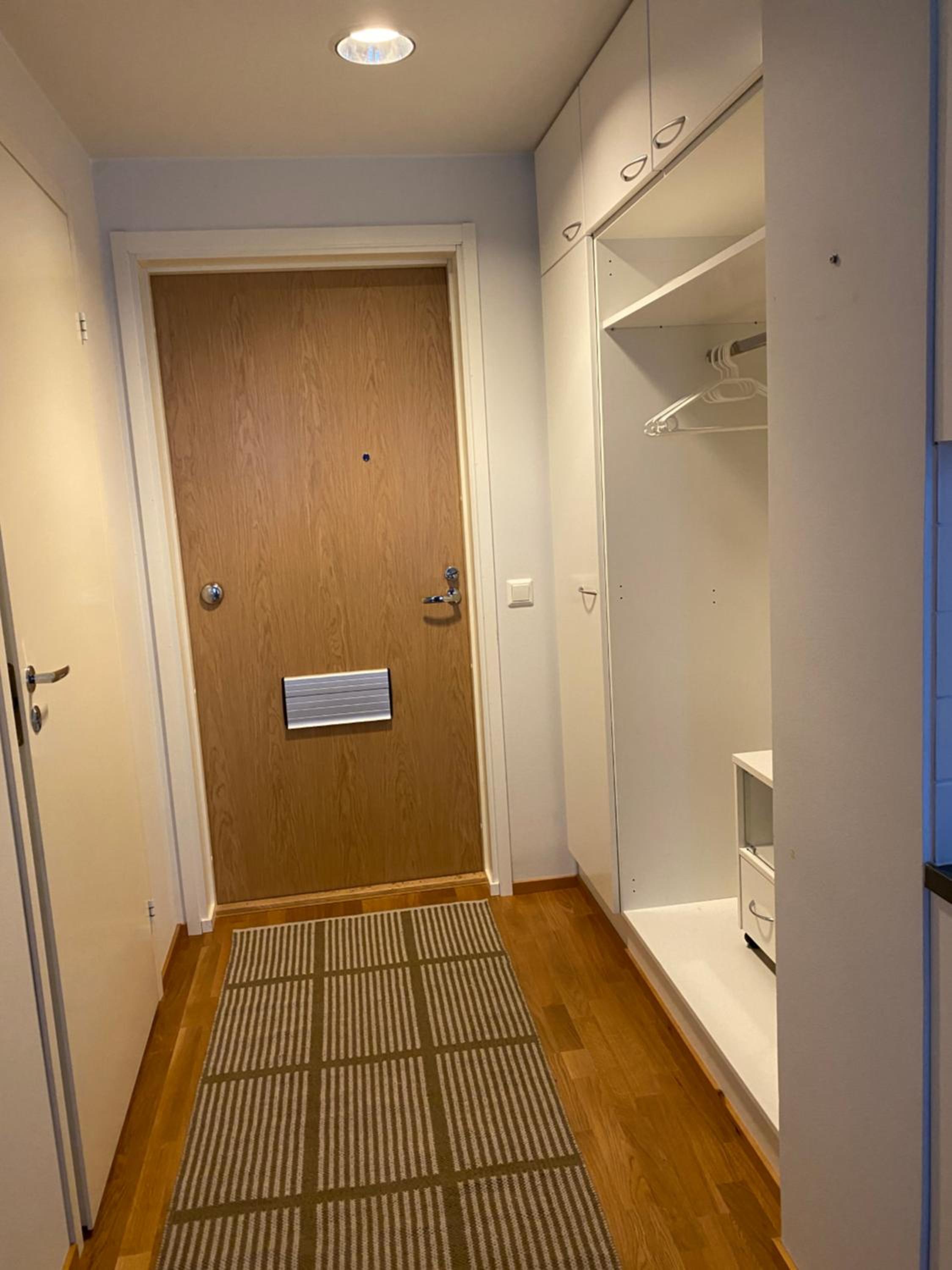 Rauhallinen asunto, sauna ja iso parveke - raitiovaunureitin varrella