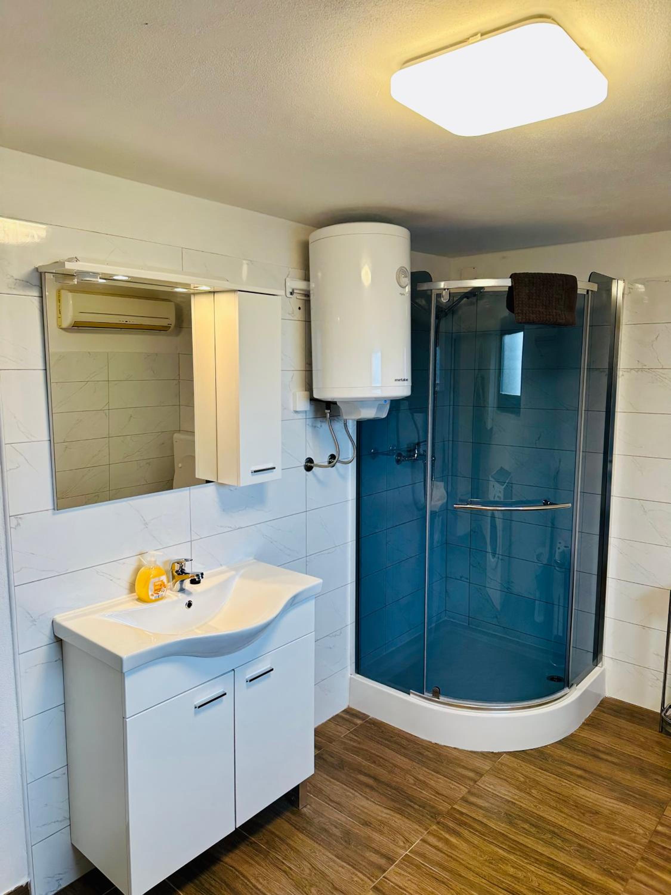 Moon Bay apartment - Free large parking