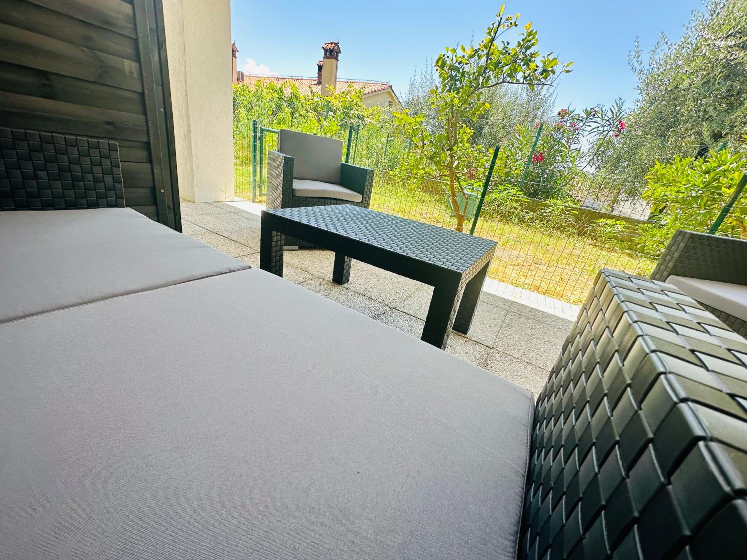 Moon Bay apartment - Free large parking