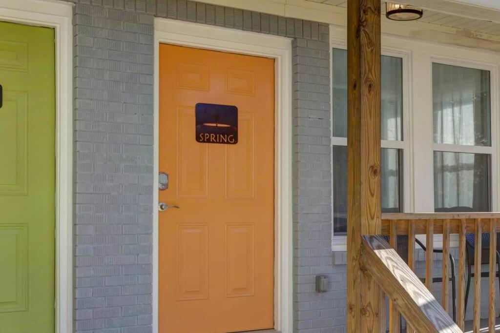 Spring Bungalow - A cozy getaway in downtown Hot Springs! view 2