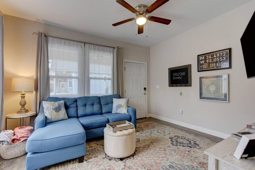 Spring Bungalow - A cozy getaway in downtown Hot Springs! view 3