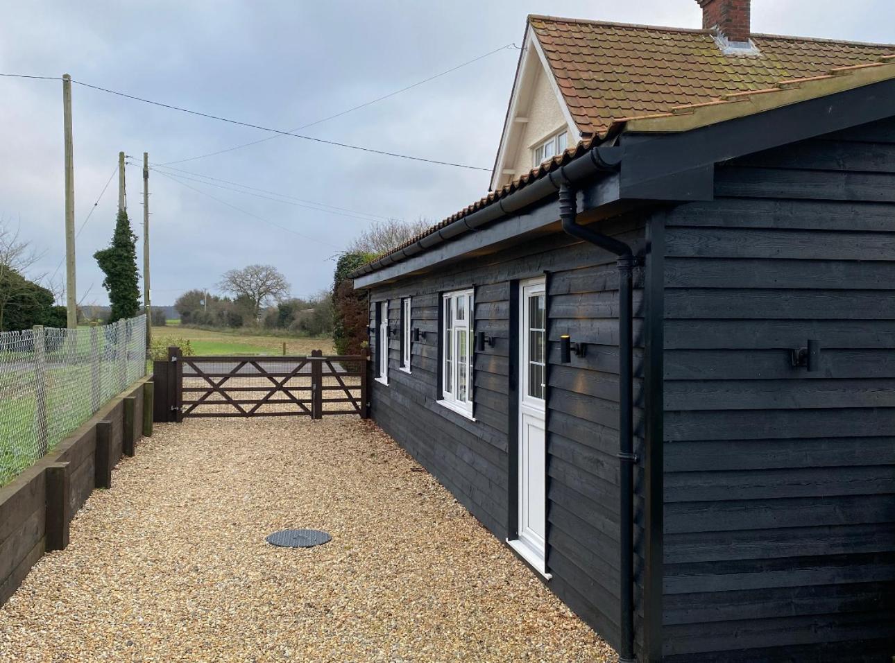 Near Woodbridge The Annexe Eyke Fantastic views with Dog secure Garden and Paddock view 3
