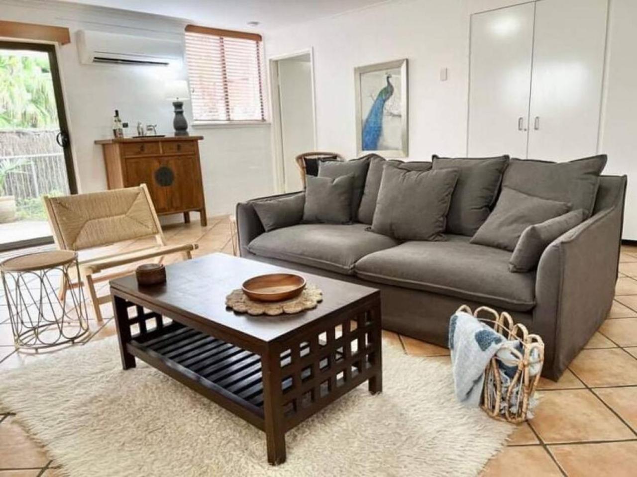 Paradise plantation on Noosa Hill 143NI