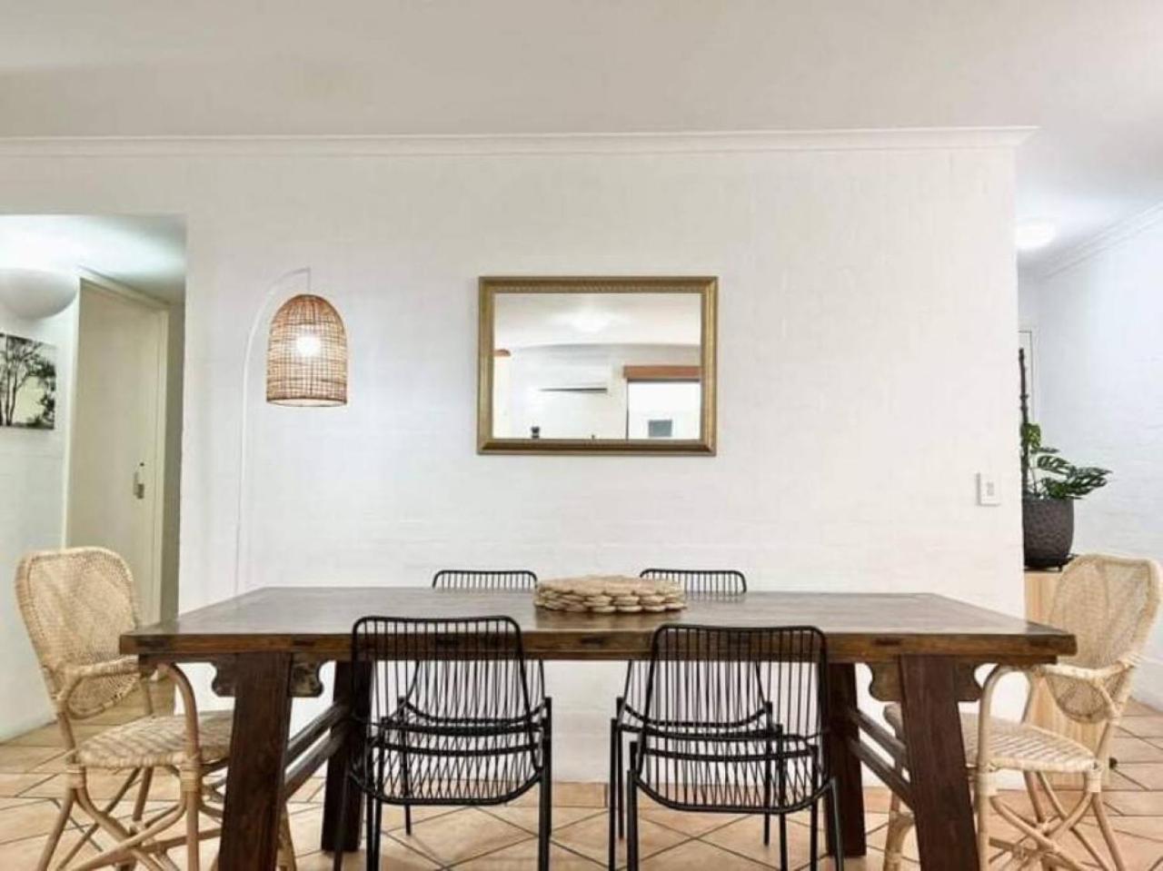 Paradise plantation on Noosa Hill 143NI