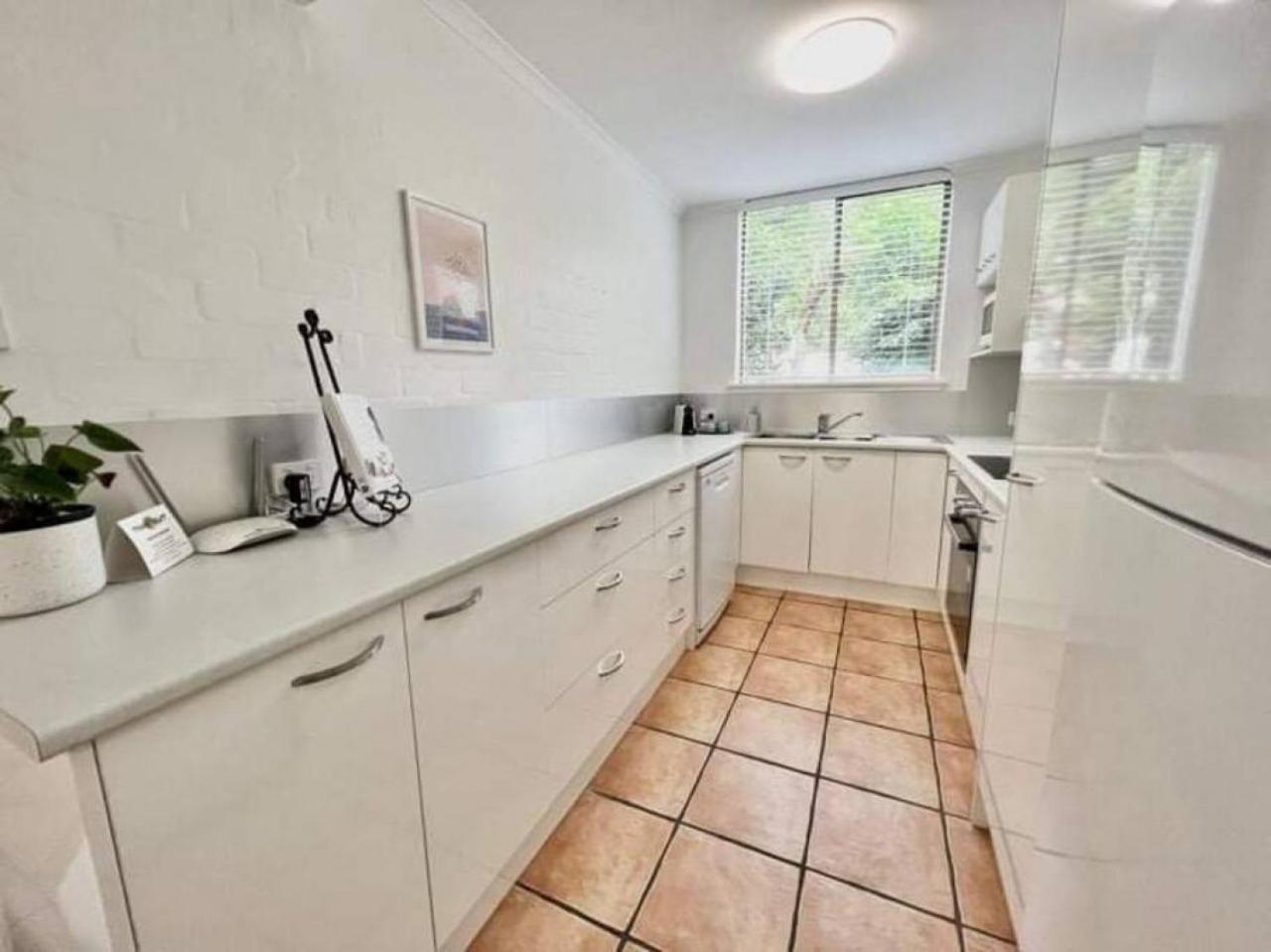 Paradise plantation on Noosa Hill 143NI