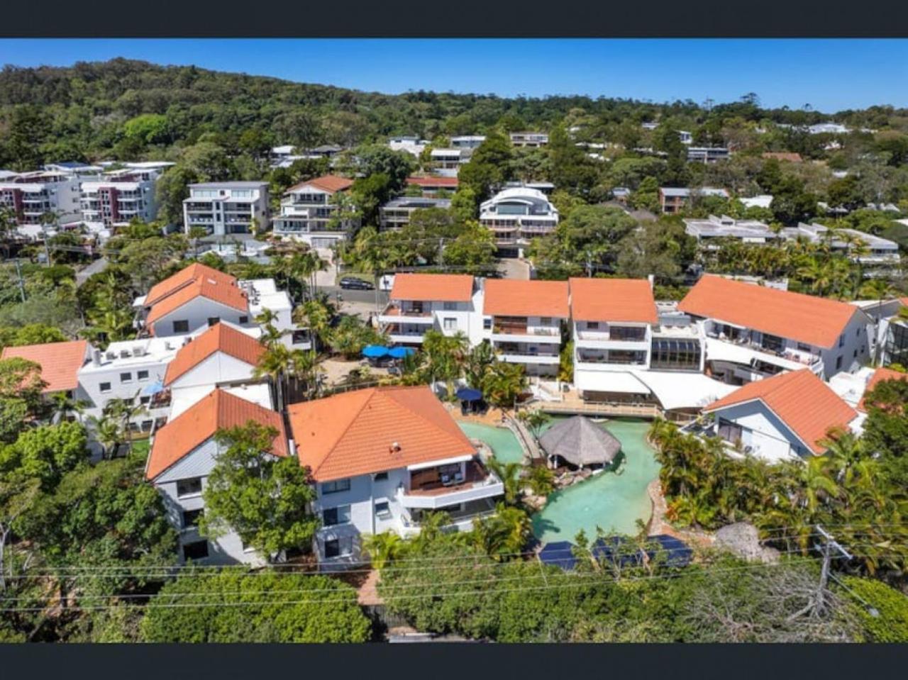 Paradise plantation on Noosa Hill 143NI