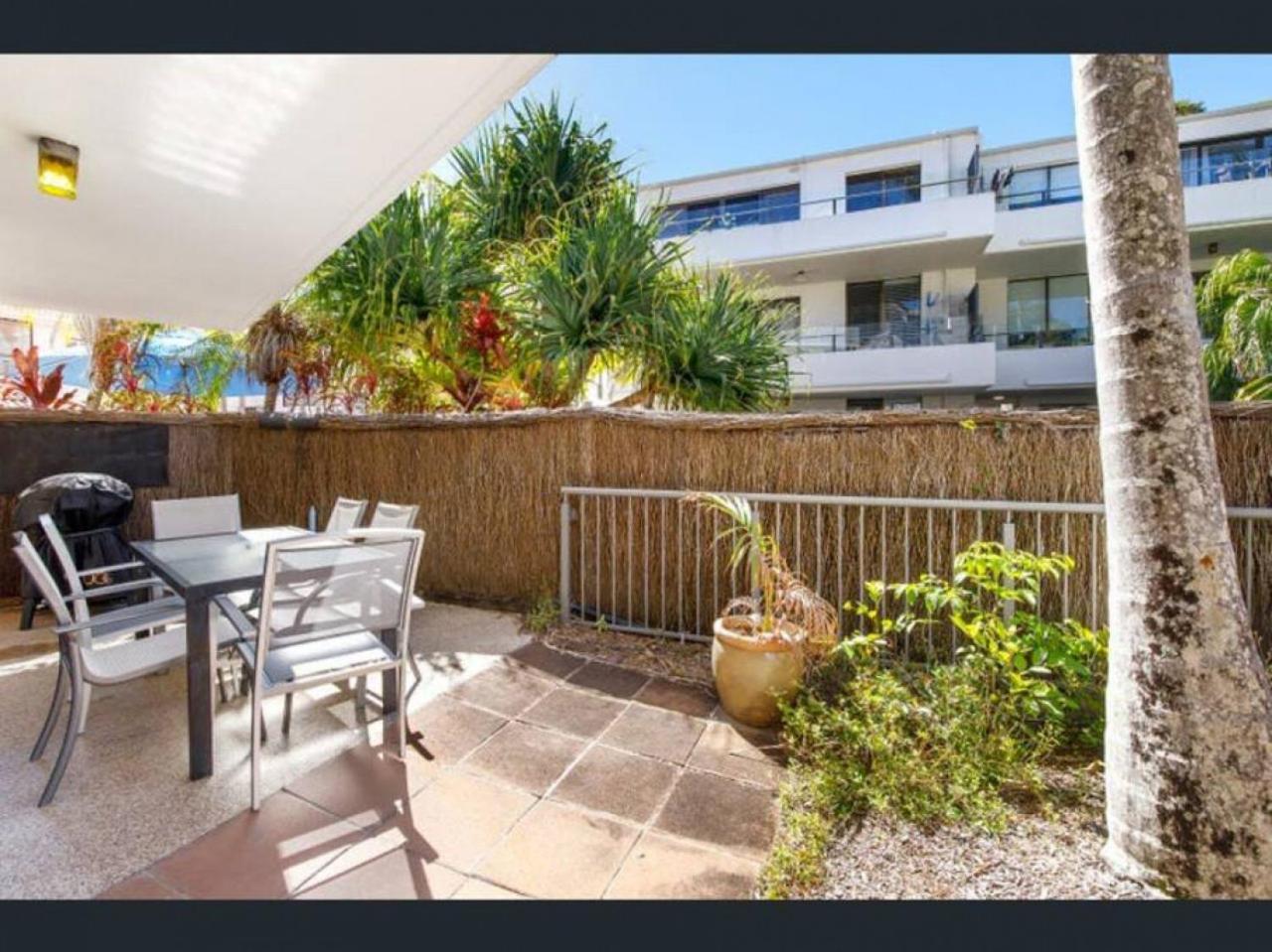 Paradise plantation on Noosa Hill 143NI