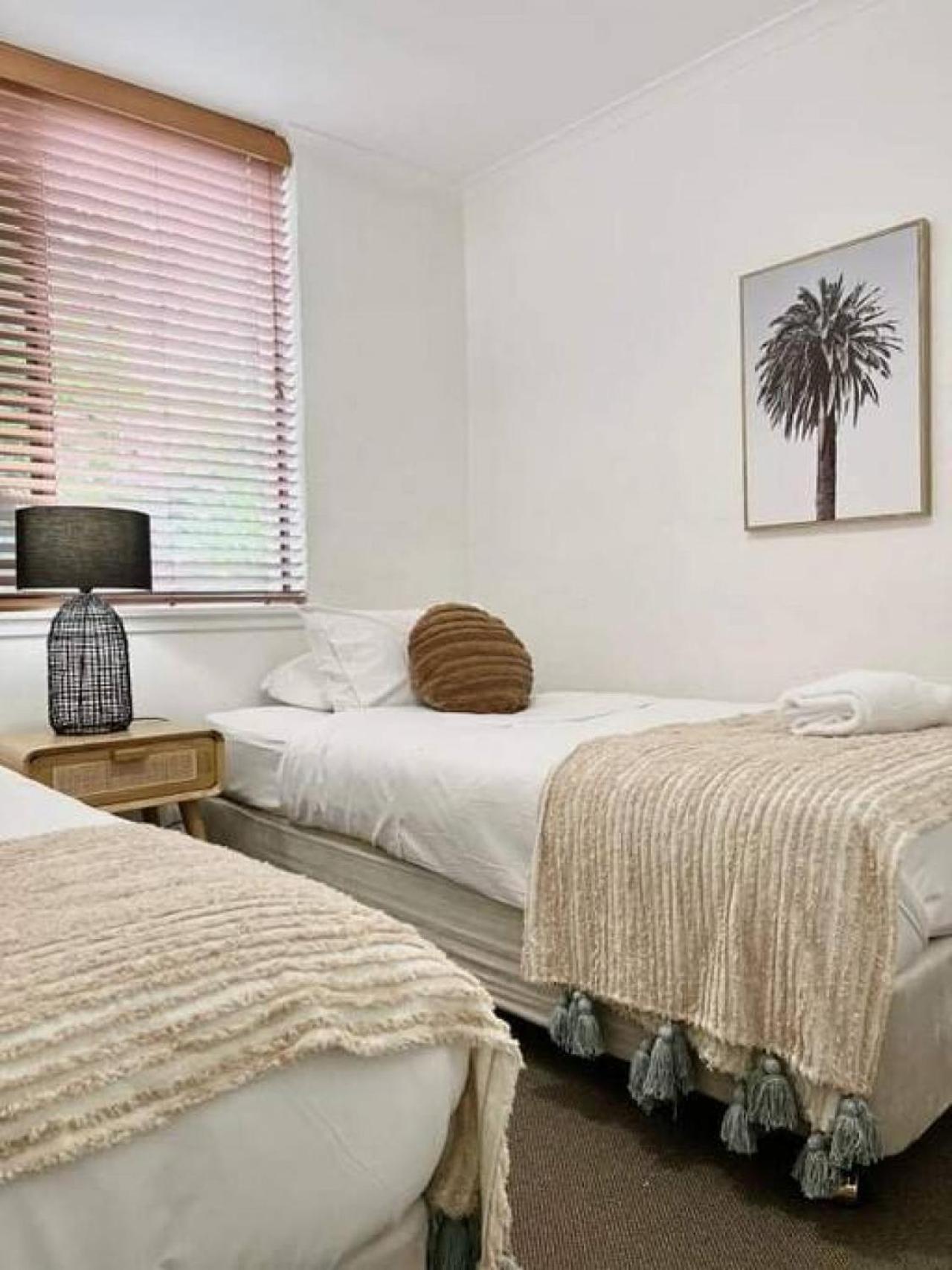 Paradise plantation on Noosa Hill 143NI