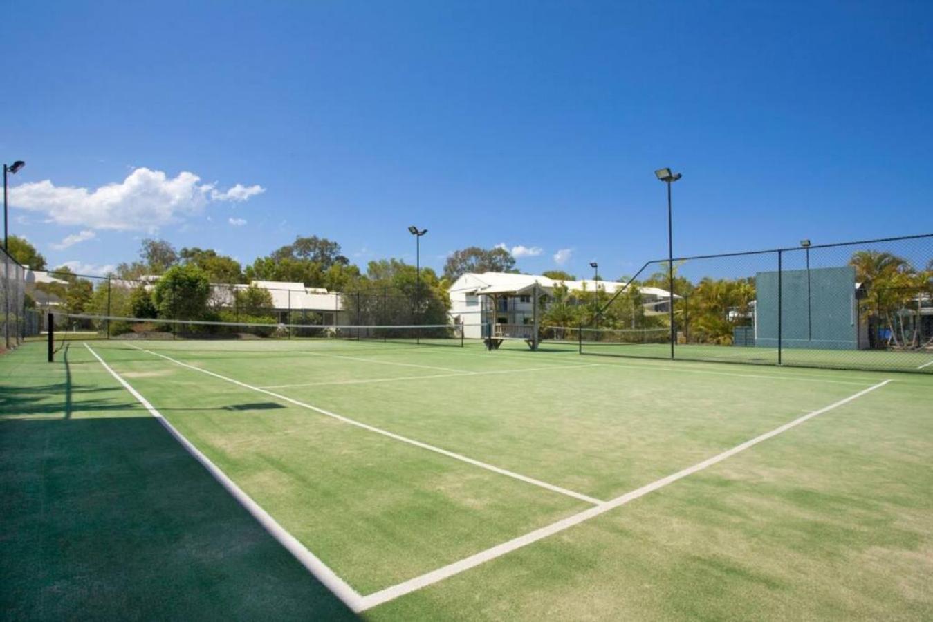 Tranquil Noosa retreat minutes from the river 40IP