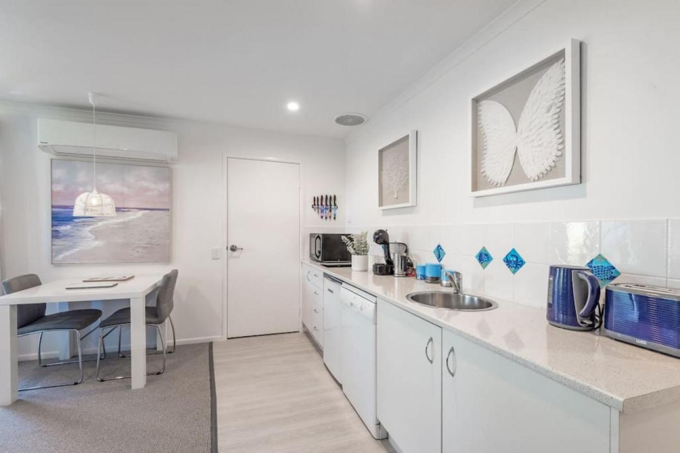 Tranquil Noosa retreat minutes from the river 40IP