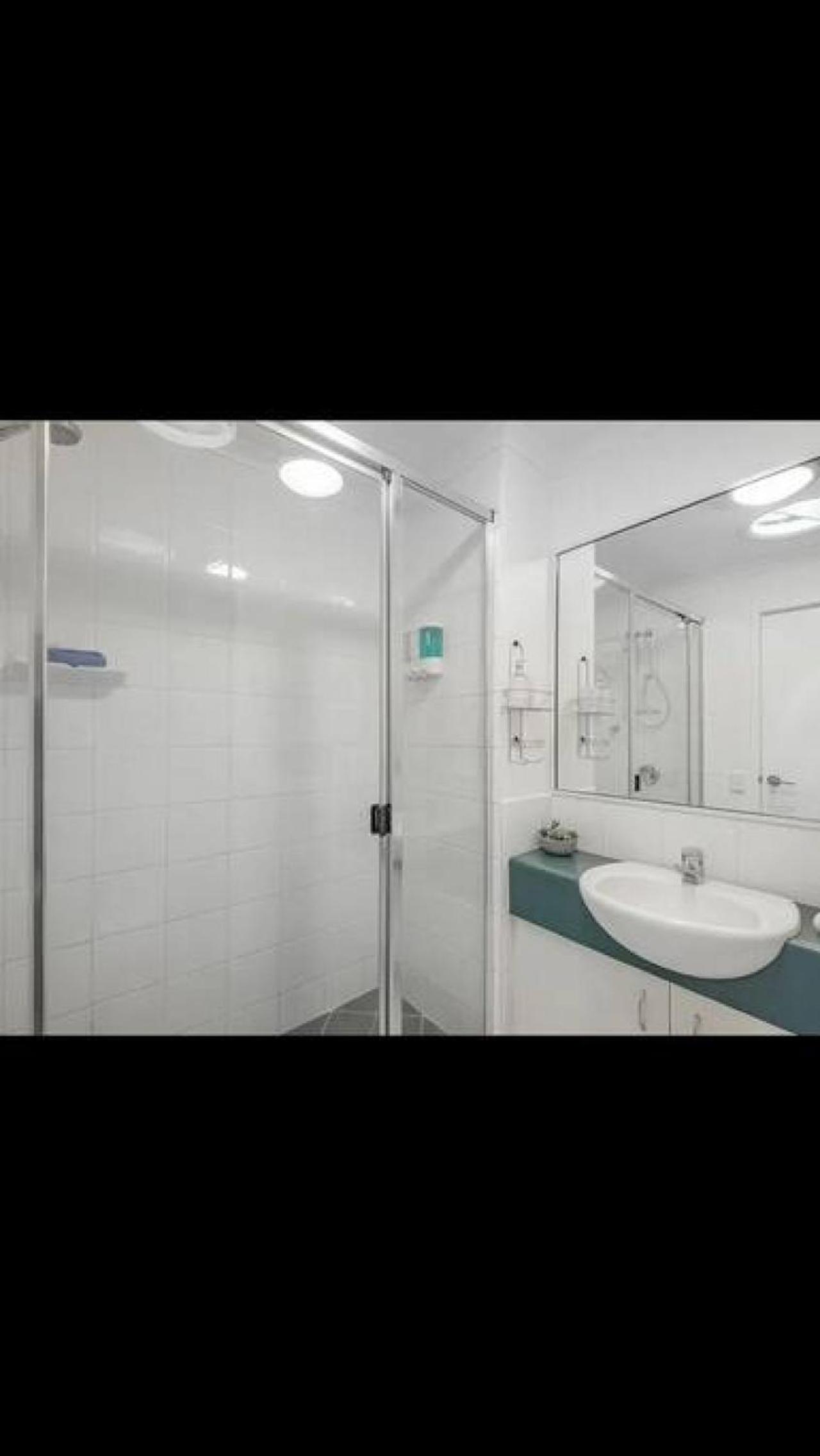 Tranquil Noosa retreat minutes from the river 40IP