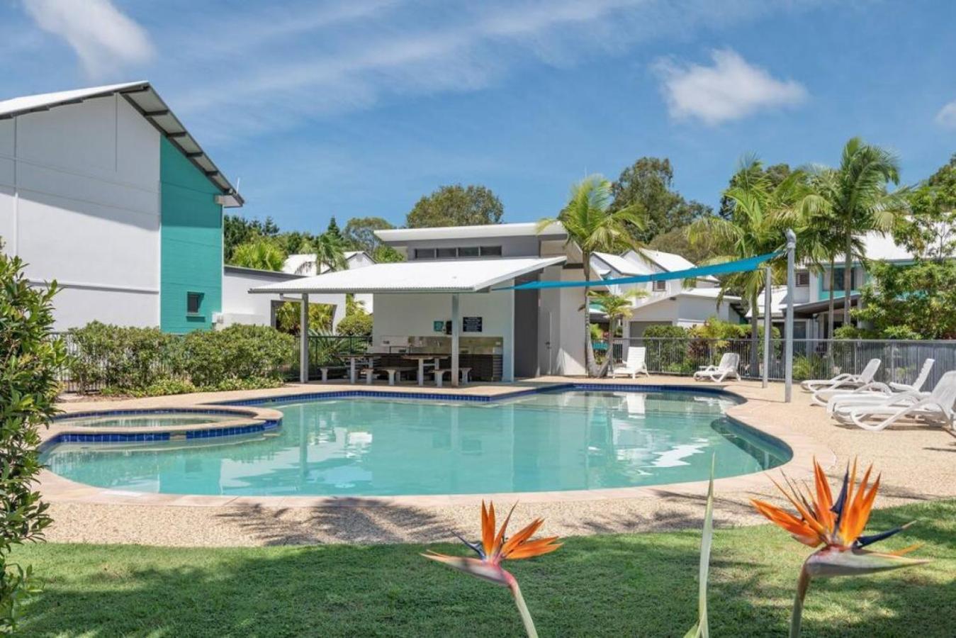 Tranquil Noosa retreat minutes from the river 40IP