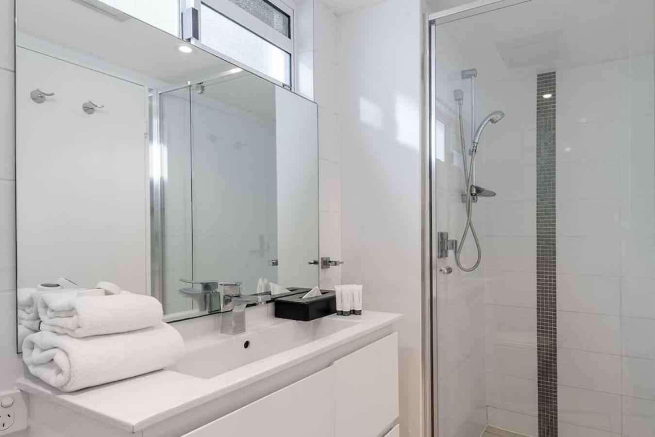 3BH Stunning Views Heart Of Noosa