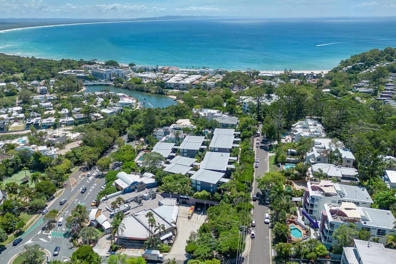 3BH Stunning Views Heart Of Noosa