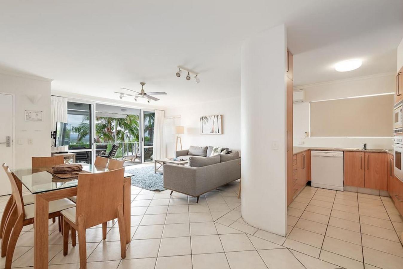3BH Stunning Views Heart Of Noosa