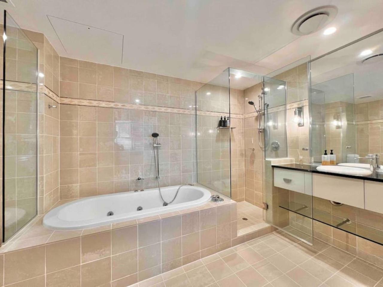 Hastings St Freshly renovated 513