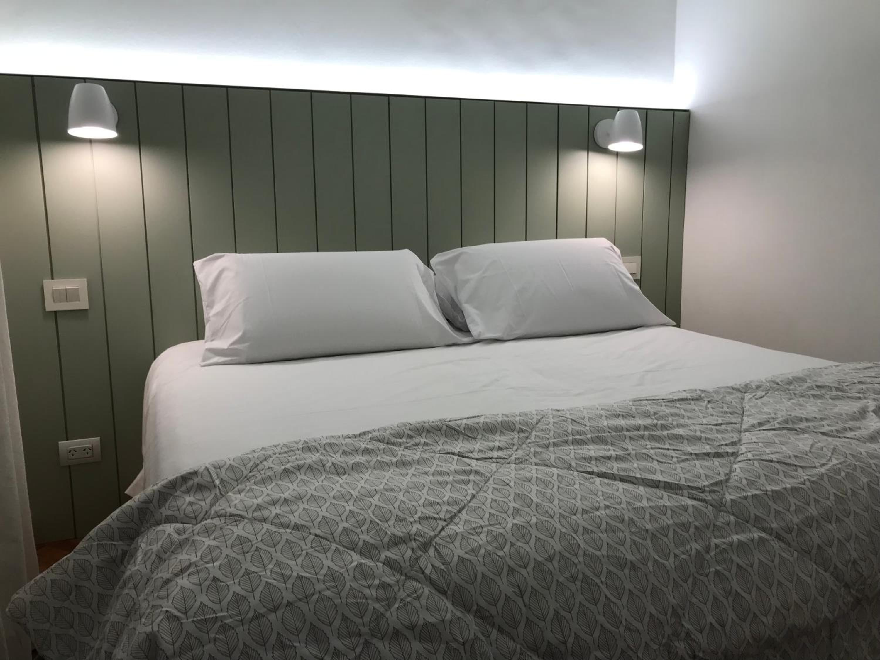 Fabulous and Quiet Apartment+Balcony in Barrio Norte. Your easy access to Buenos Aires!