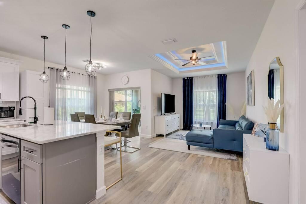 Punta Gorda Vacations - Modern Vacation House - Property Image 1